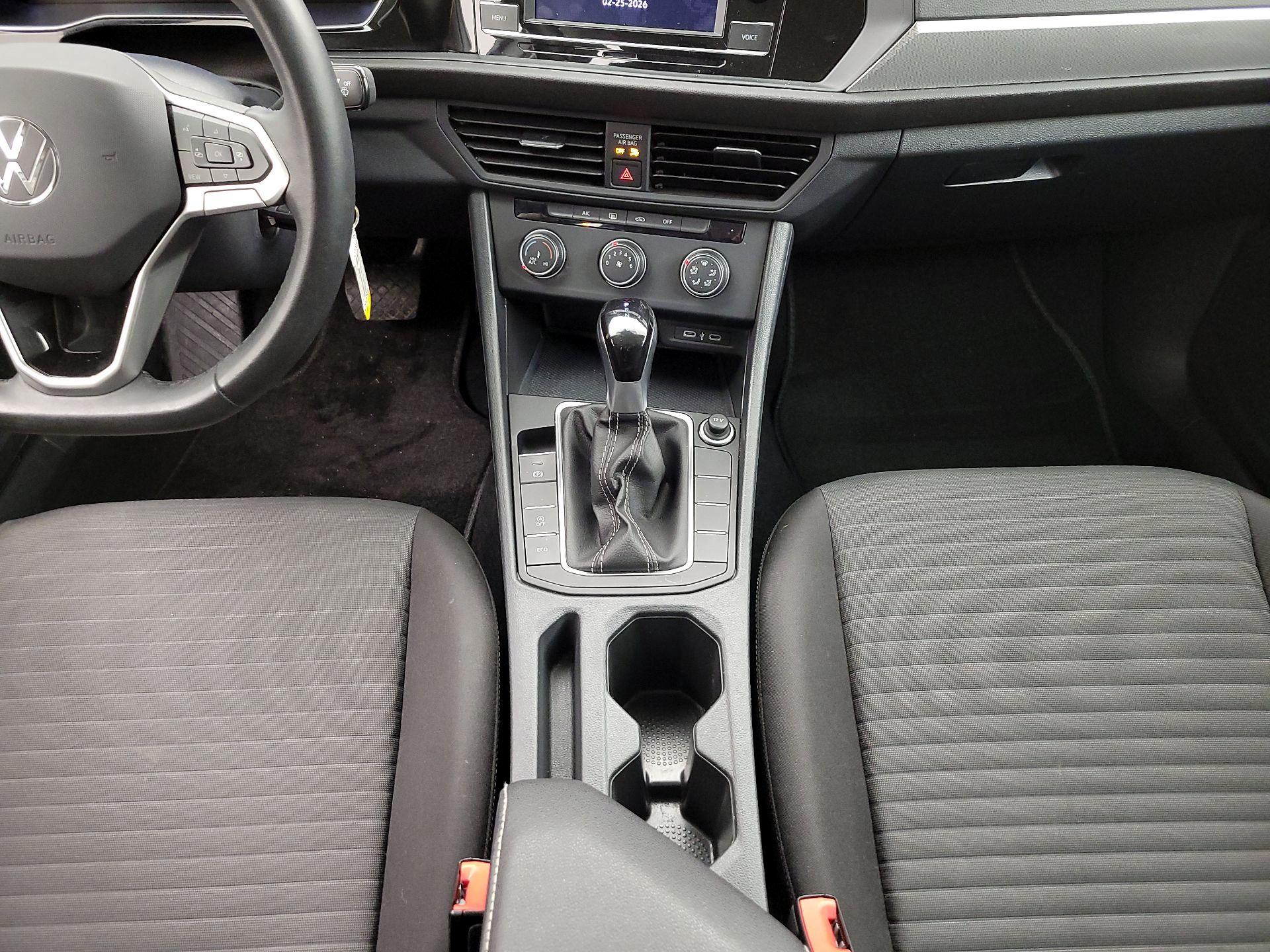 Thumbnail: 2024 Volkswagen Jetta - 17