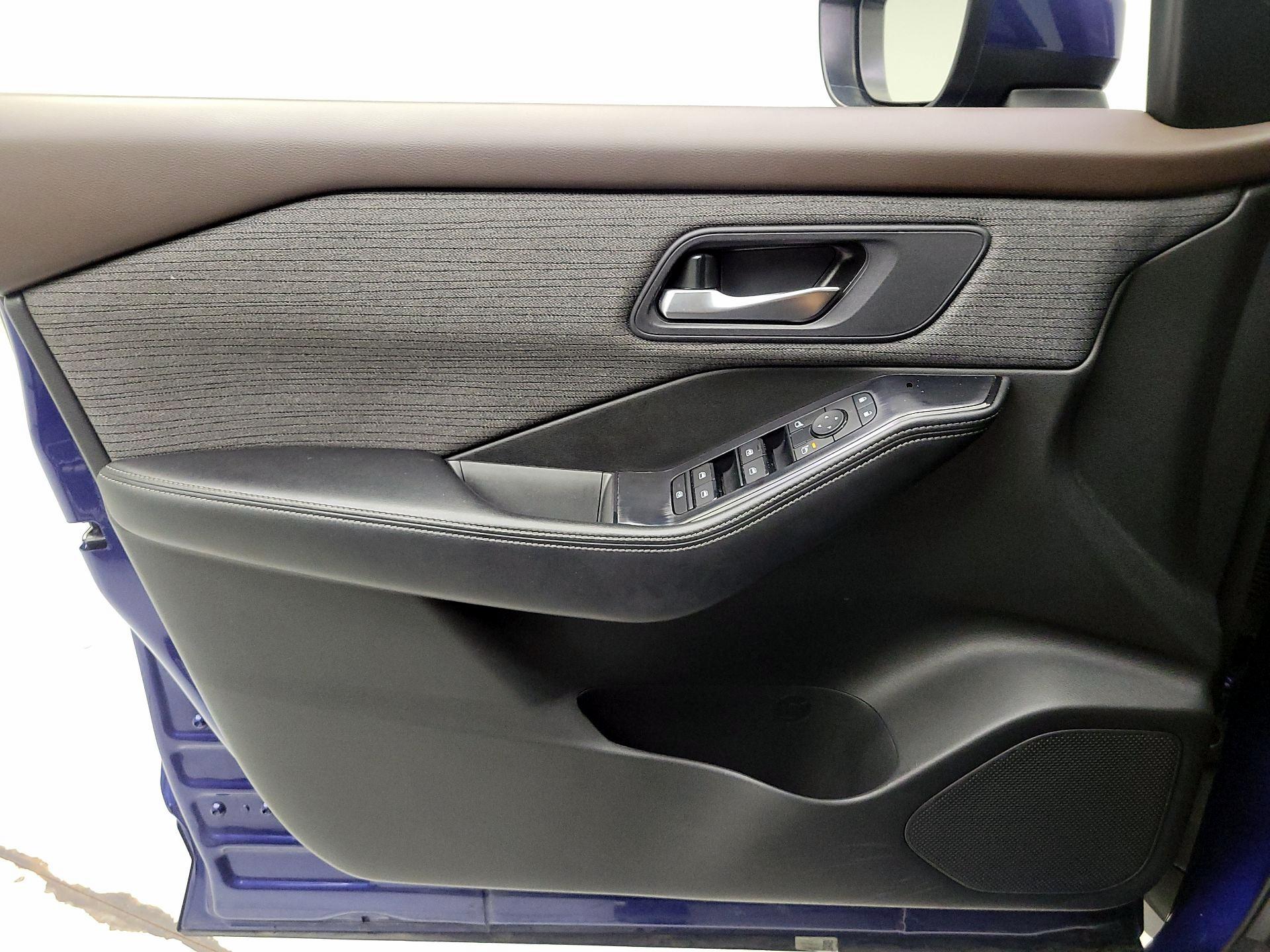 Thumbnail: 2023 Nissan Rogue - 10