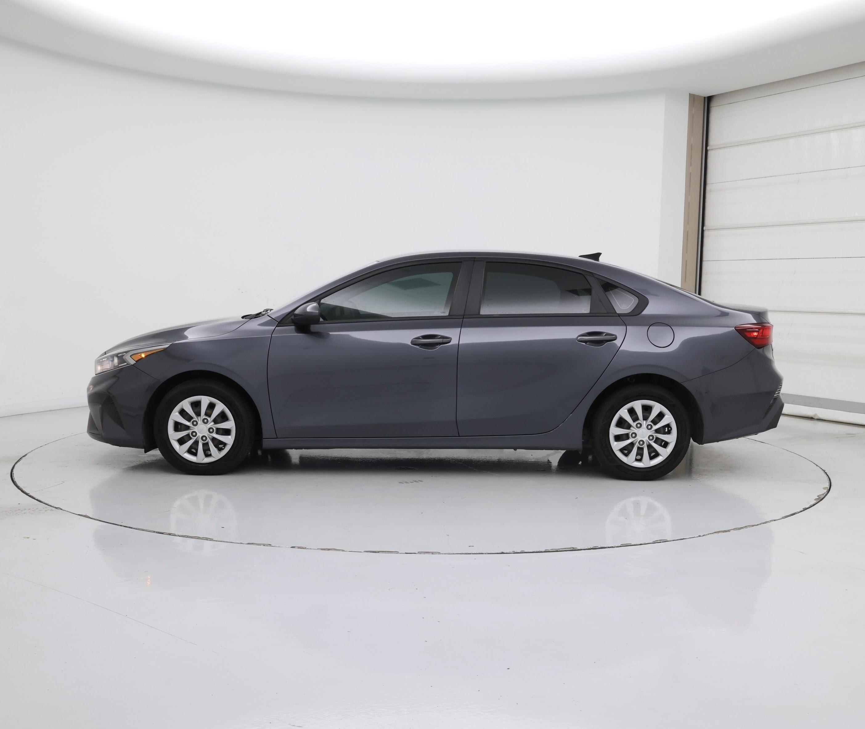 Thumbnail: 2022 Kia Forte - 3