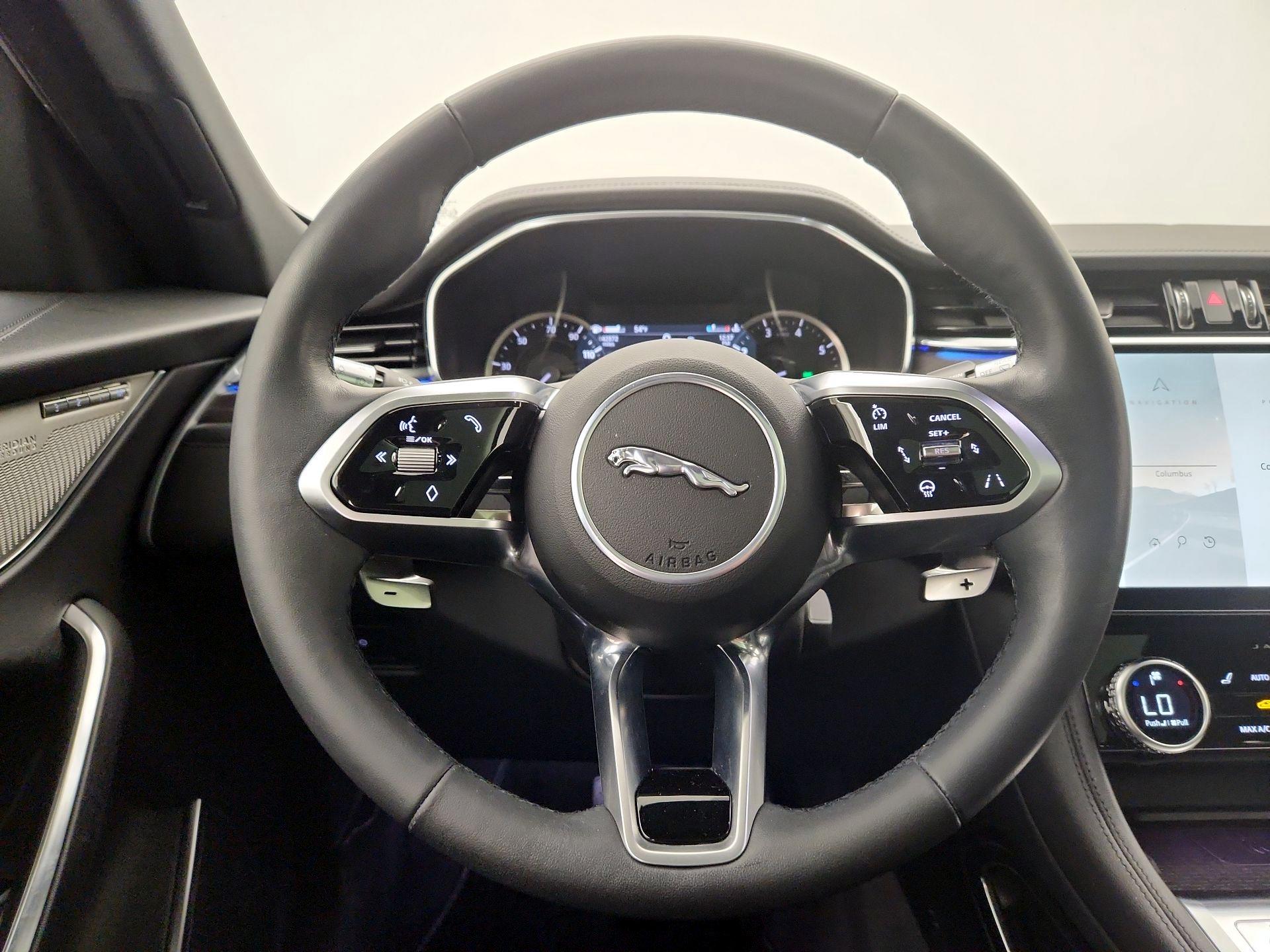 Thumbnail: 2023 Jaguar F-Pace - 10