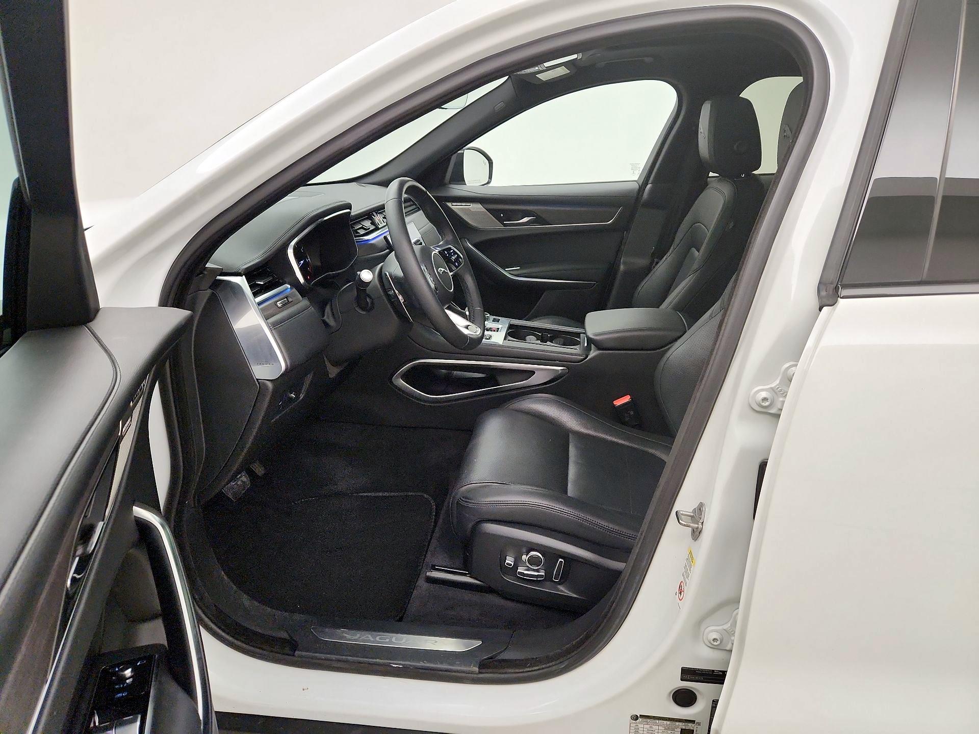 Thumbnail: 2023 Jaguar F-Pace - 11