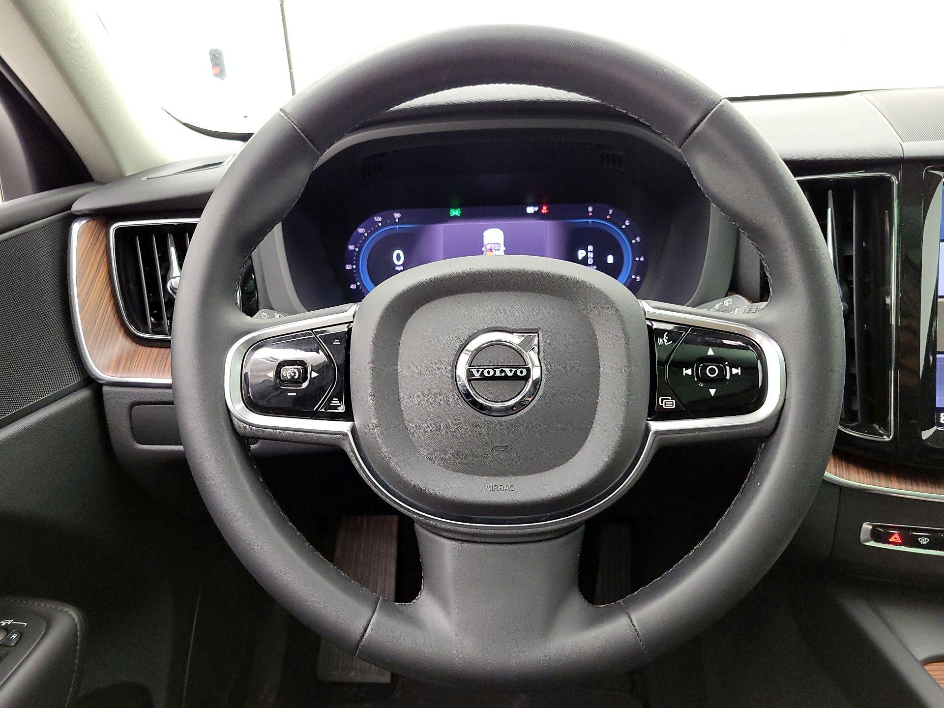 Thumbnail: 2023 Volvo XC60 - 10