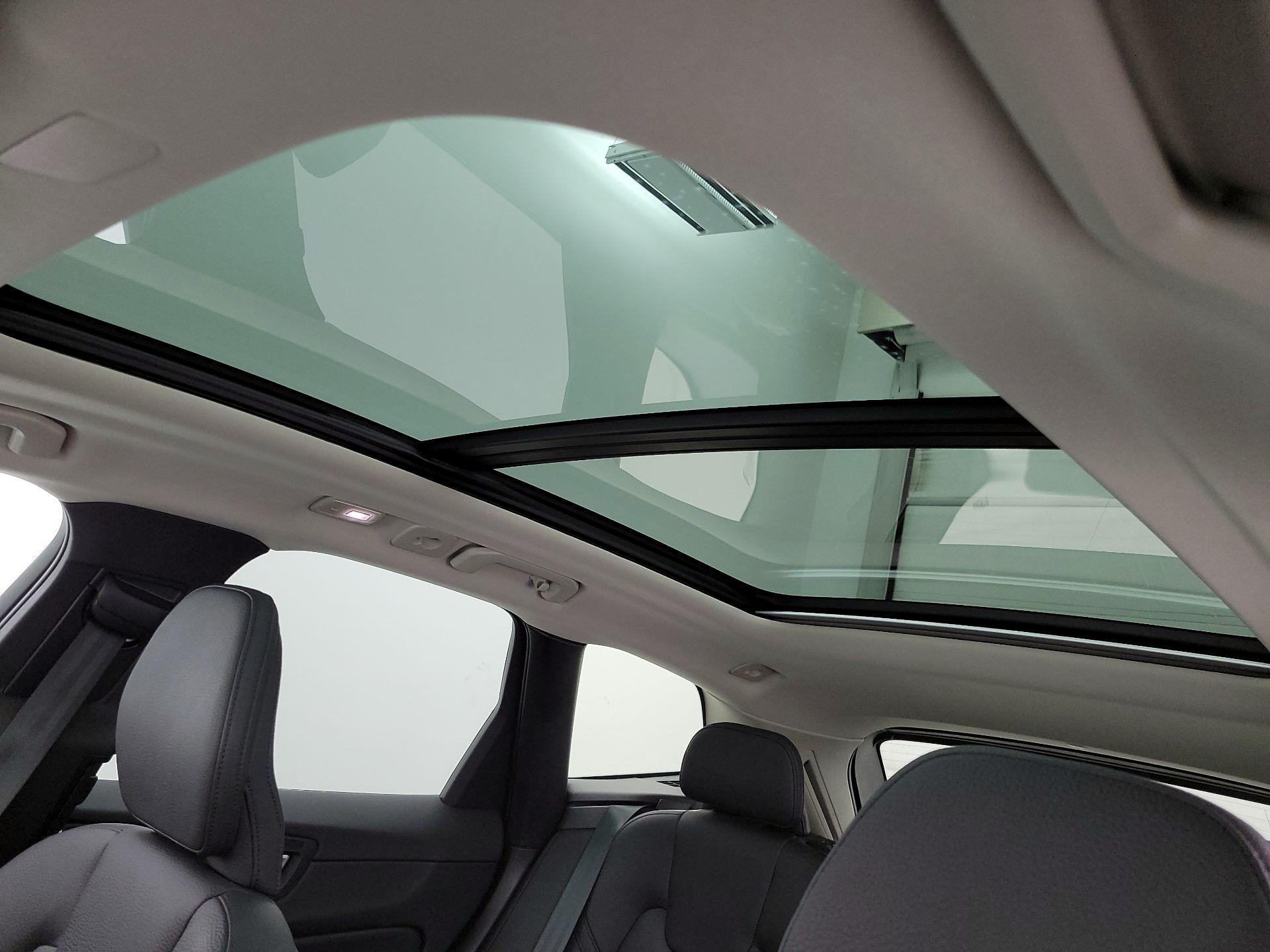 Thumbnail: 2023 Volvo XC60 - 19