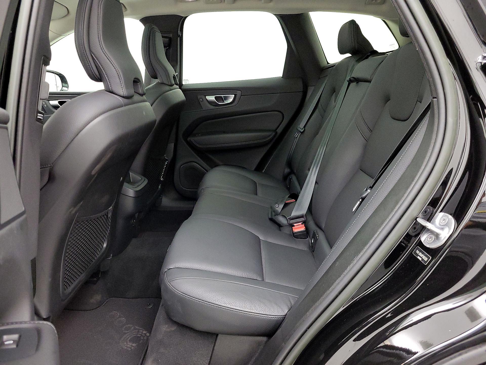 Thumbnail: 2023 Volvo XC60 - 20