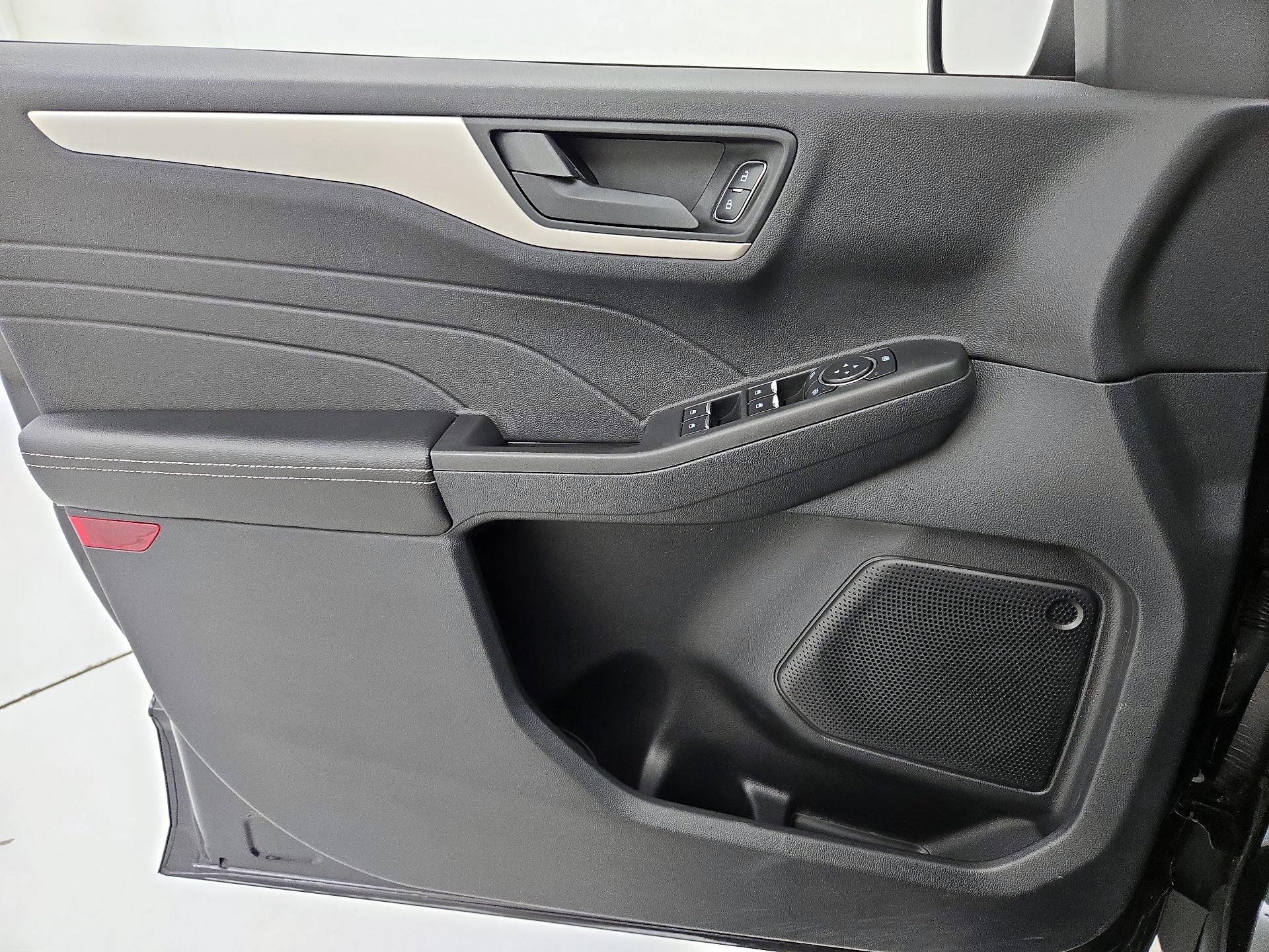 Thumbnail: 2022 Ford Escape - 12