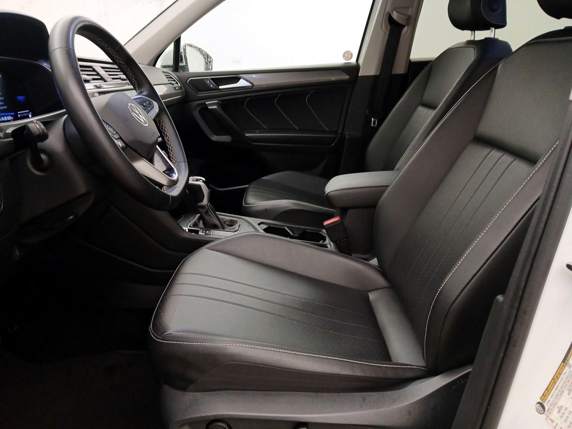 Thumbnail: 2024 Volkswagen Tiguan - 11