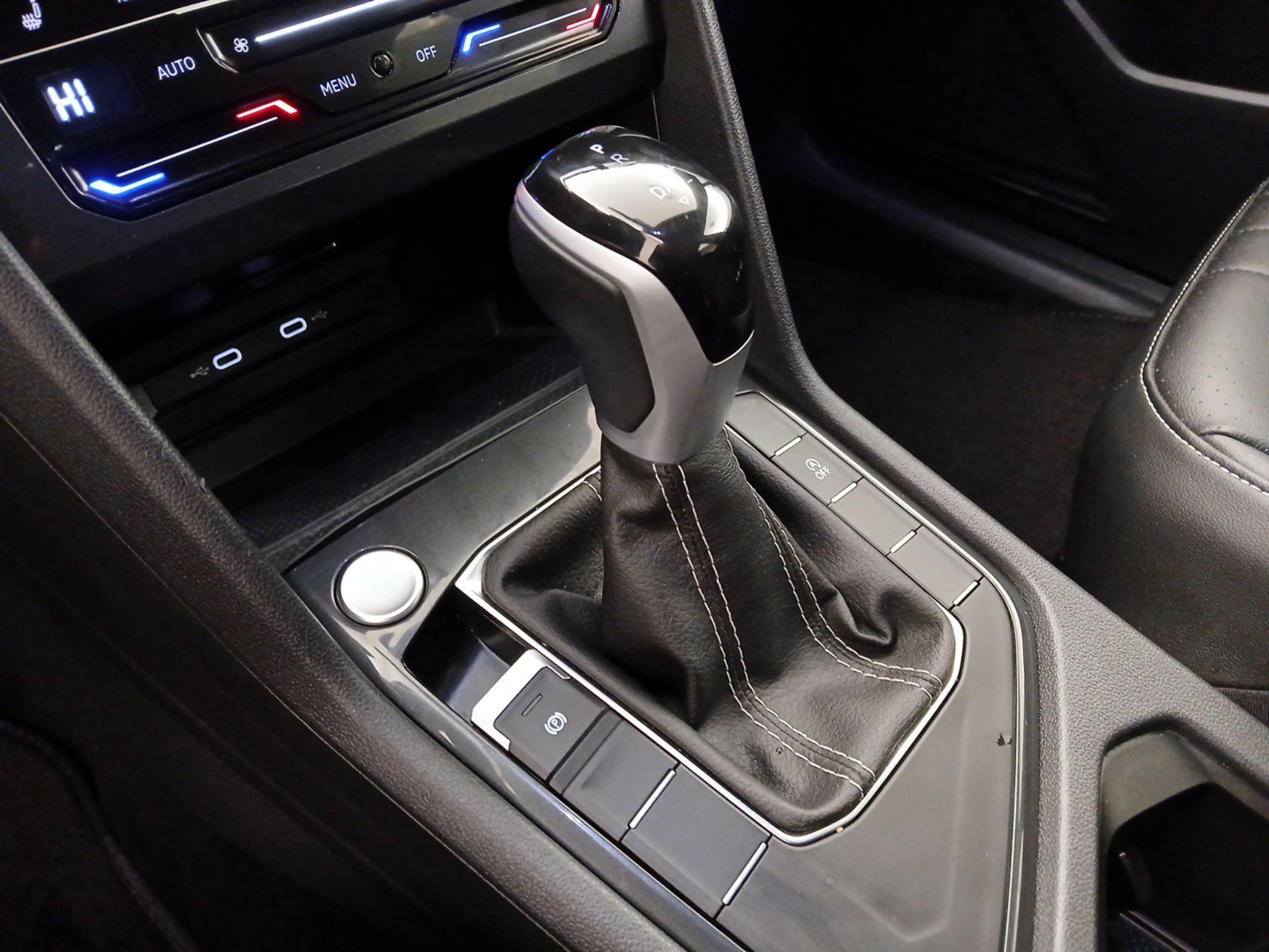 Thumbnail: 2024 Volkswagen Tiguan - 17