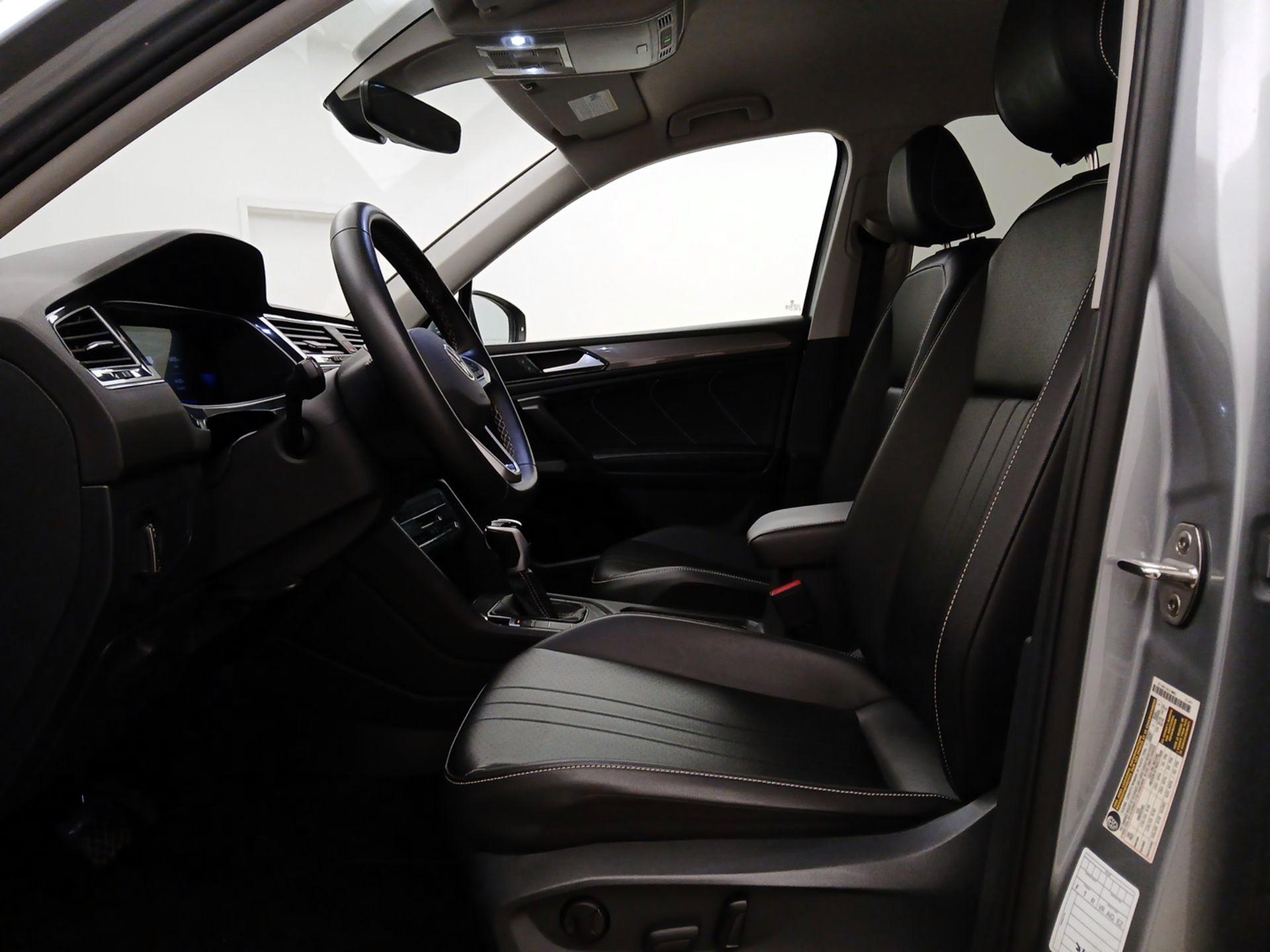 Thumbnail: 2024 Volkswagen Tiguan - 11