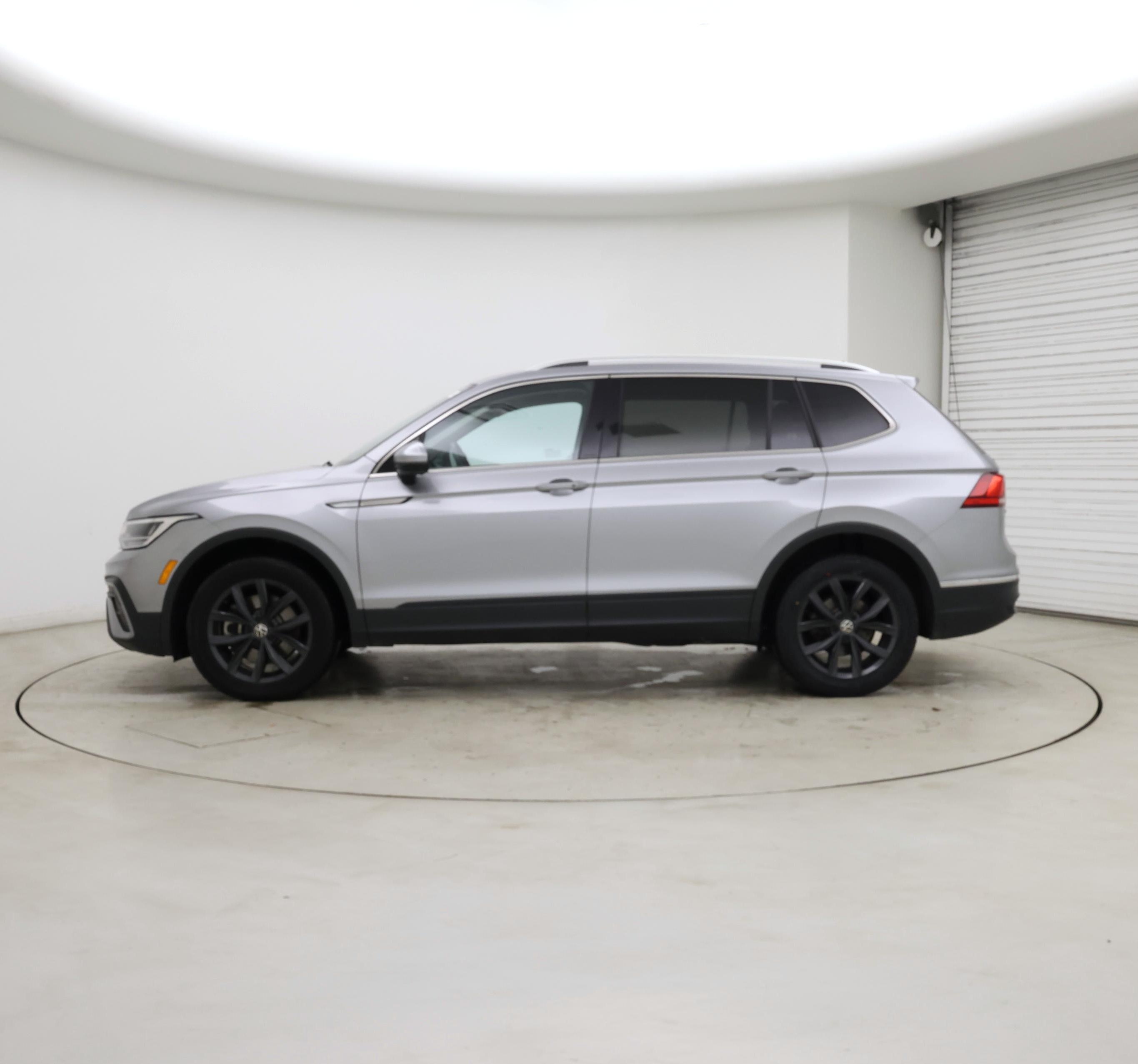 Thumbnail: 2024 Volkswagen Tiguan - 3