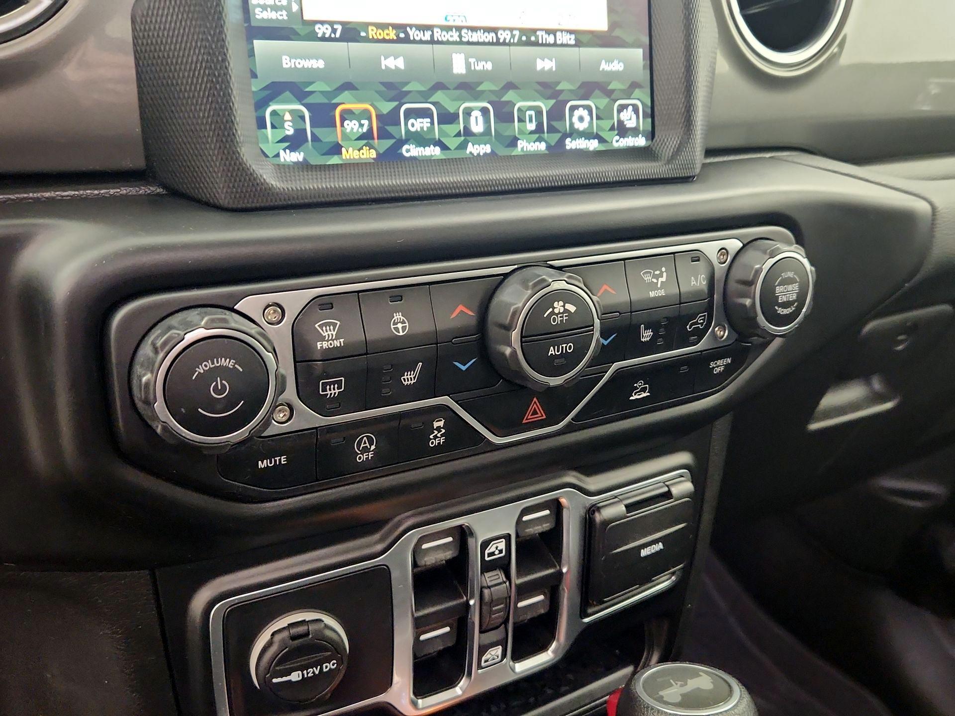 Thumbnail: 2022 Jeep Wrangler - 17