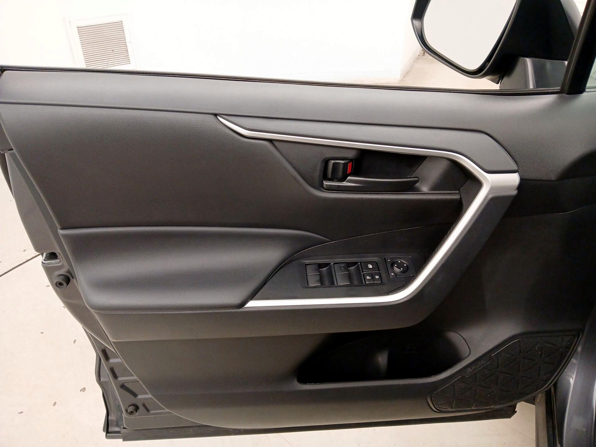 Thumbnail: 2024 Toyota RAV4 - 12