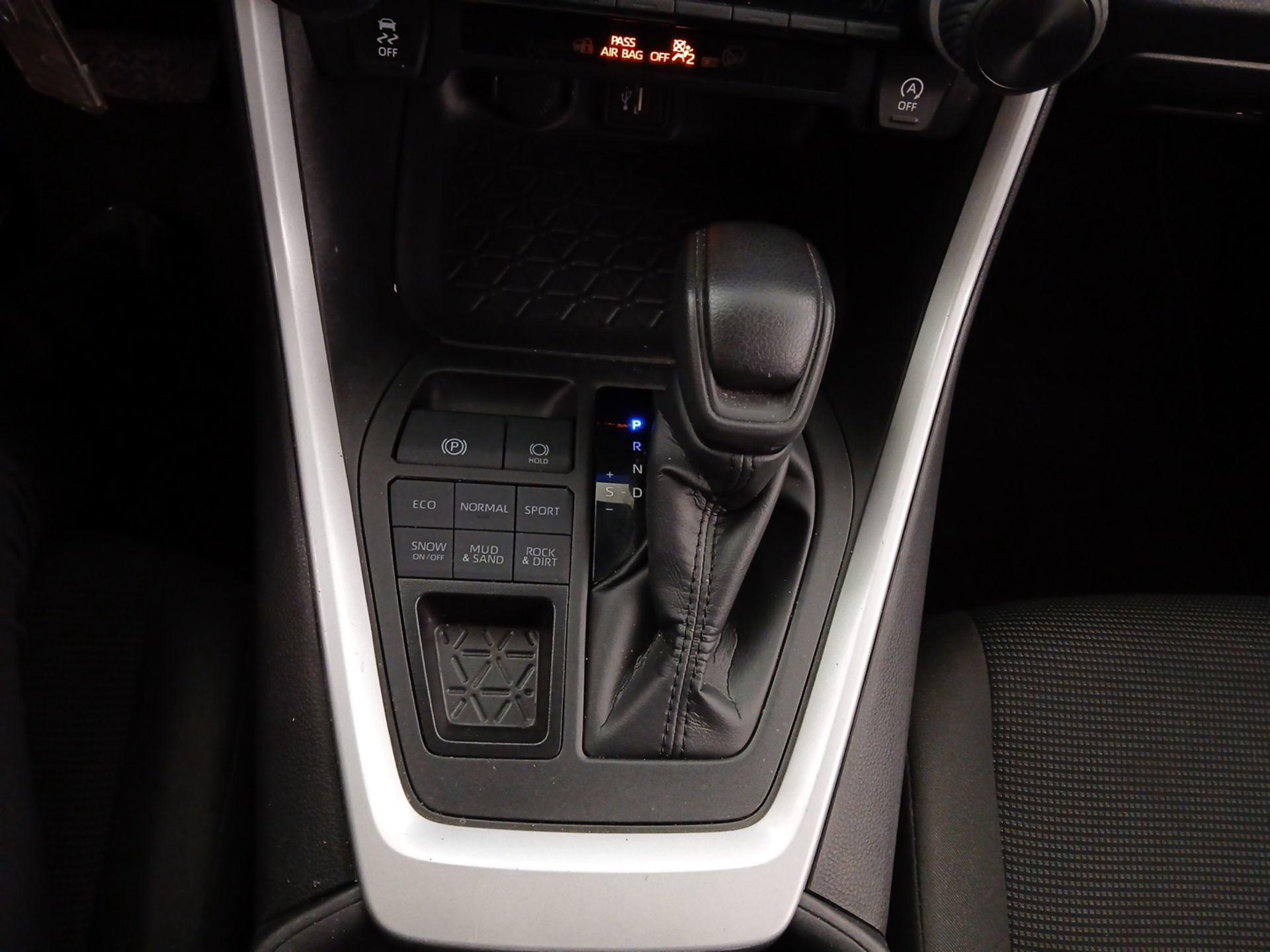 Thumbnail: 2024 Toyota RAV4 - 17