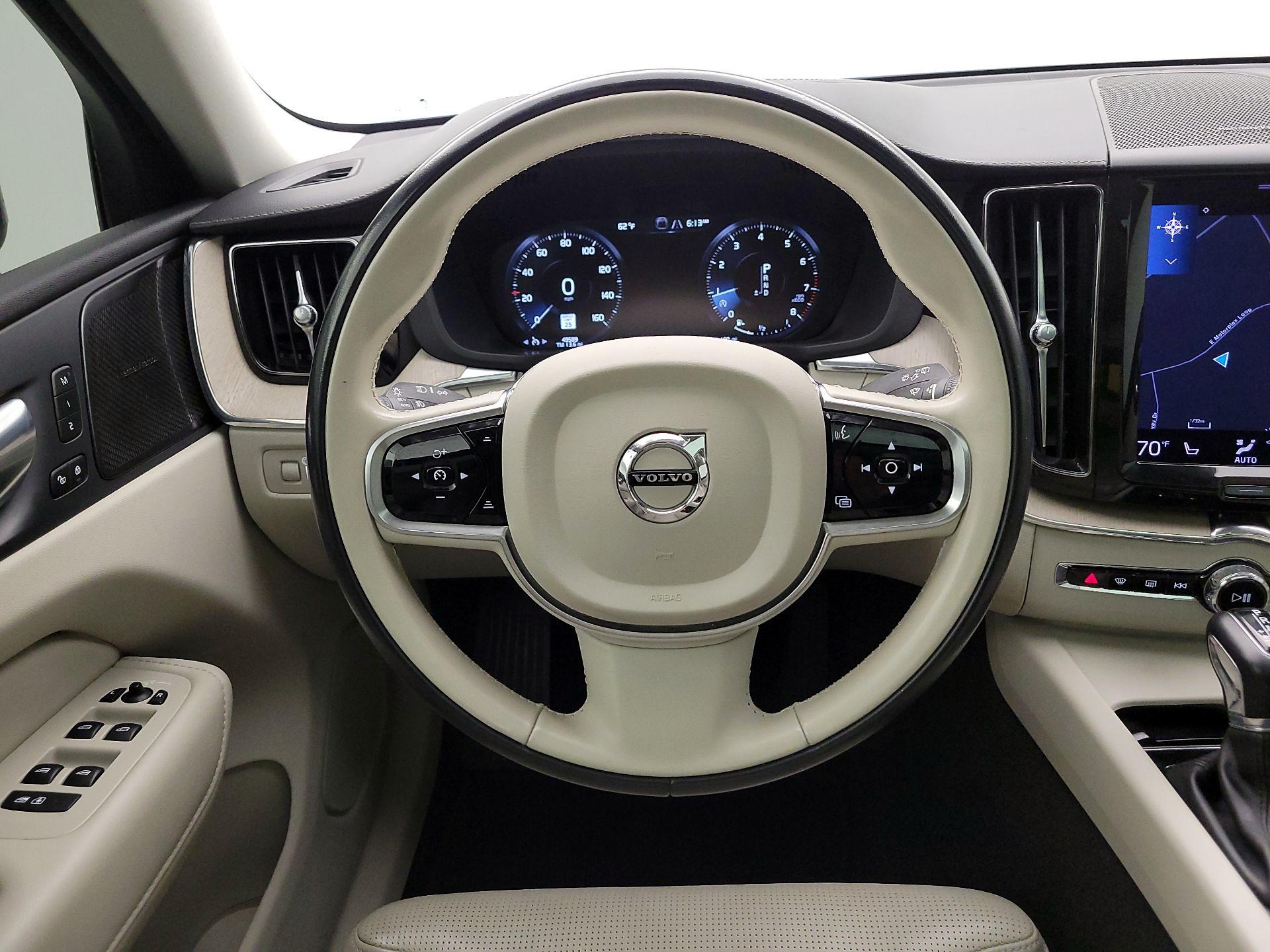 Thumbnail: 2021 Volvo XC60 - 10