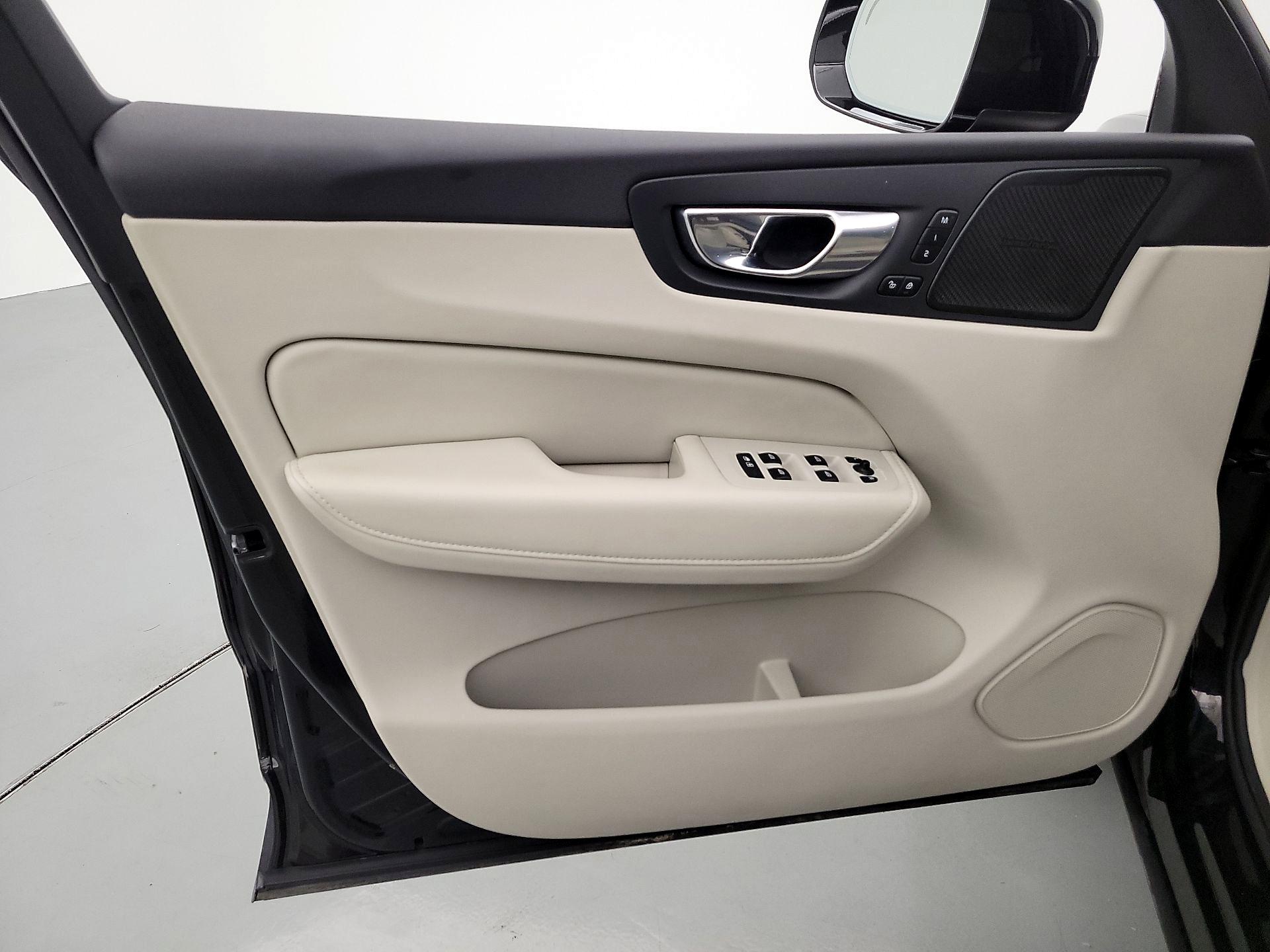 Thumbnail: 2021 Volvo XC60 - 12