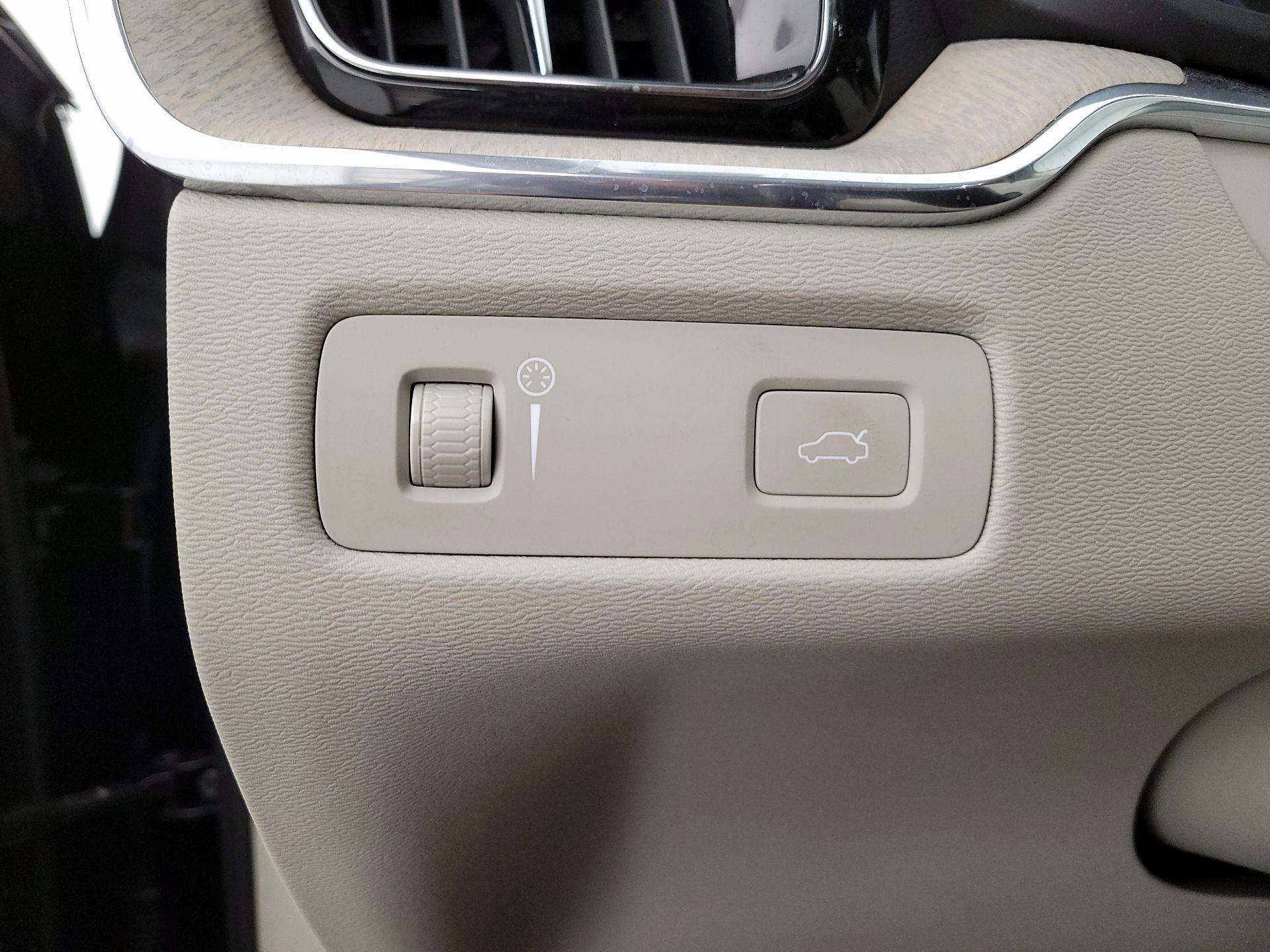 Thumbnail: 2021 Volvo XC60 - 13