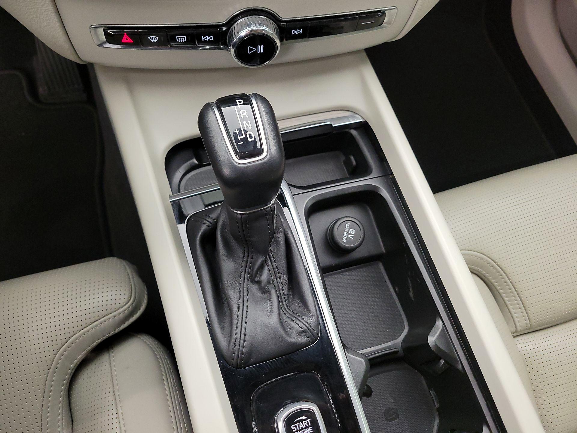 Thumbnail: 2021 Volvo XC60 - 18