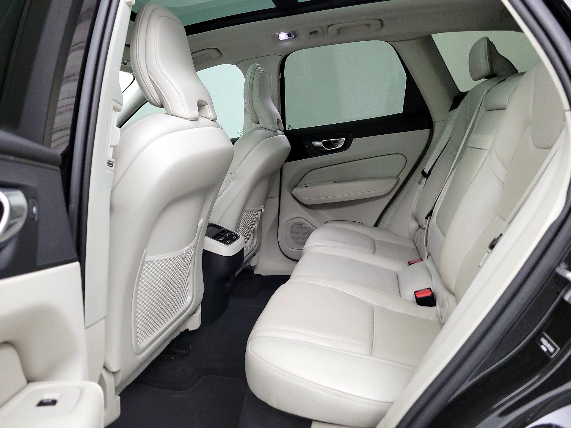 Thumbnail: 2021 Volvo XC60 - 20