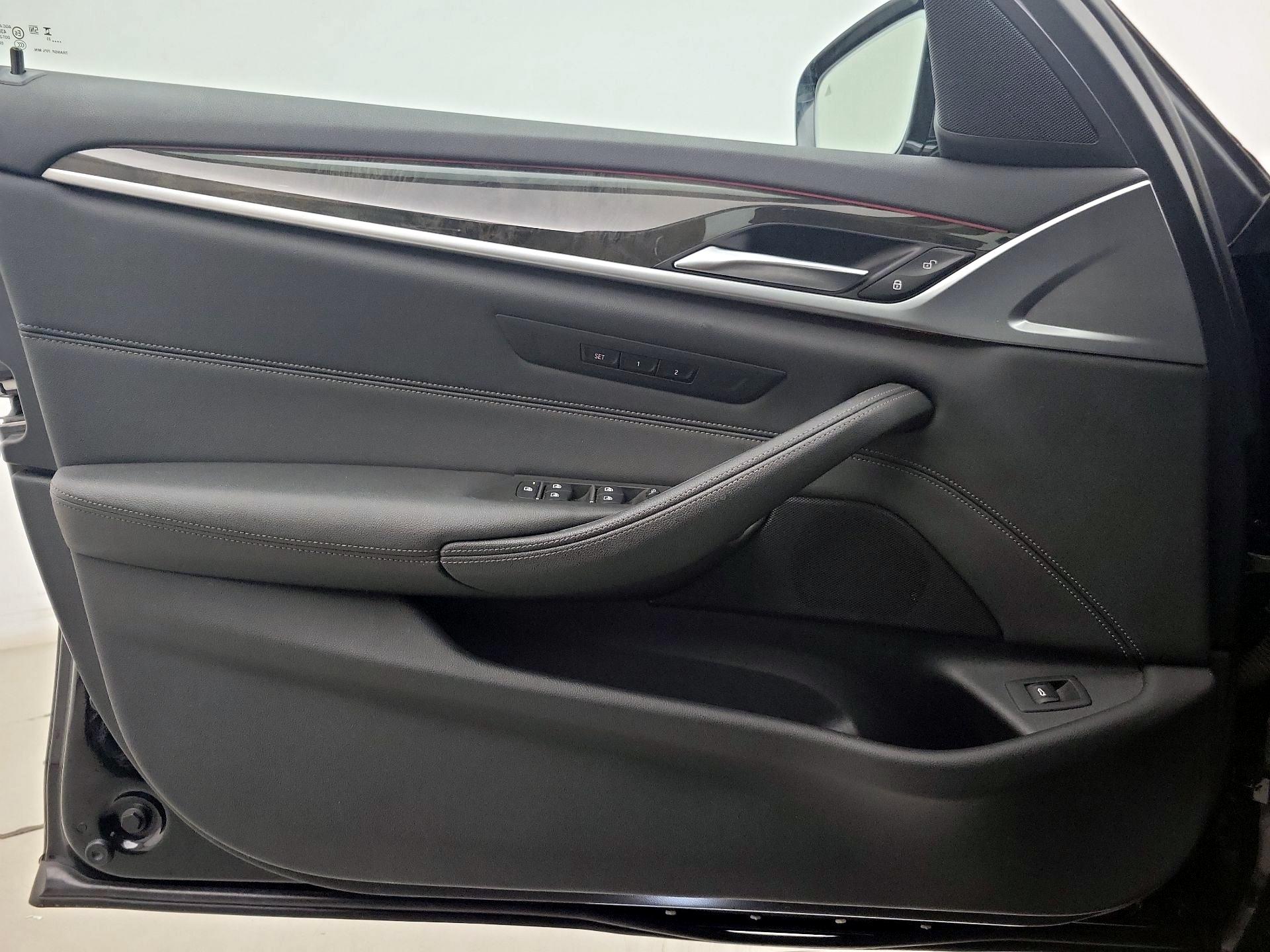 Thumbnail: 2023 BMW 5 Series - 12