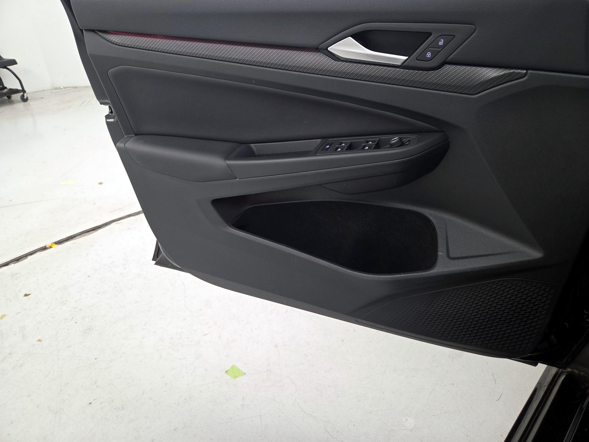 Thumbnail: 2024 Volkswagen Golf - 12