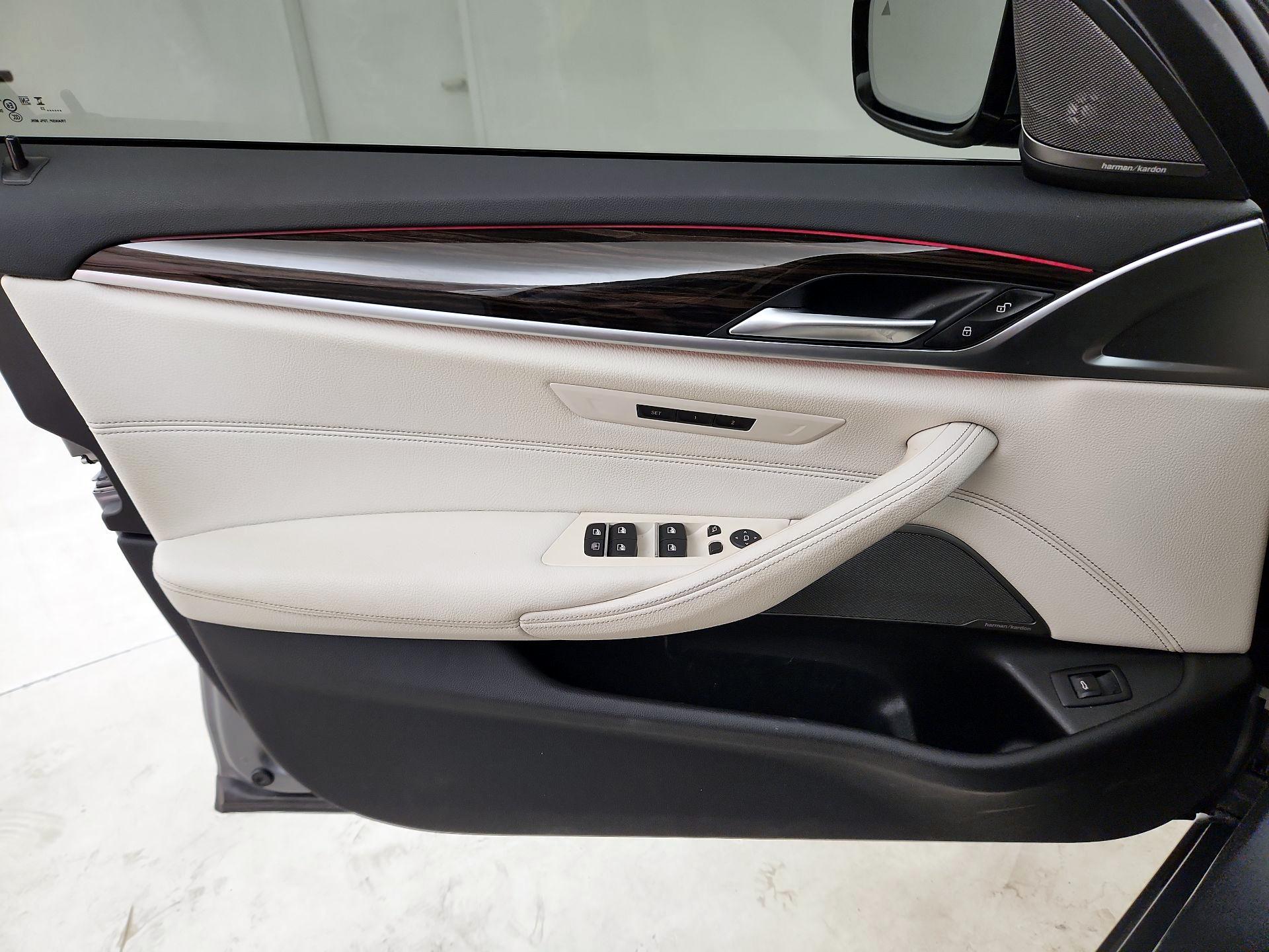 Thumbnail: 2023 BMW 5 Series - 10