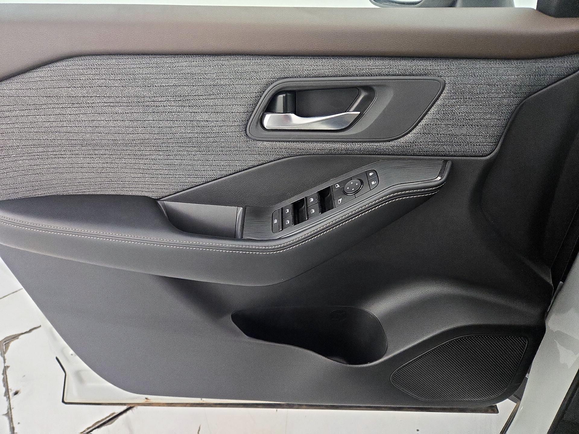 Thumbnail: 2023 Nissan Rogue - 12