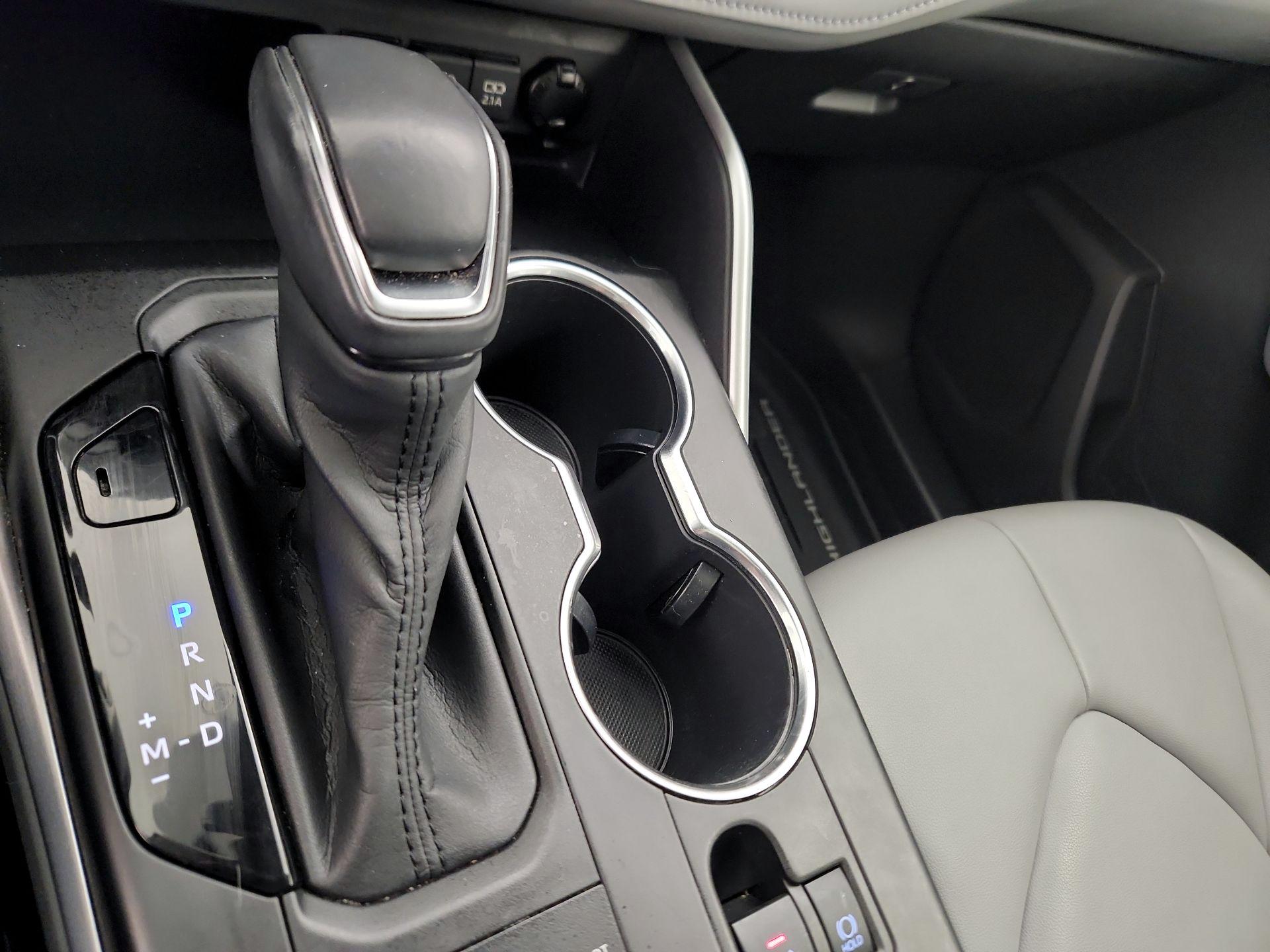 Thumbnail: 2020 Toyota Highlander - 18