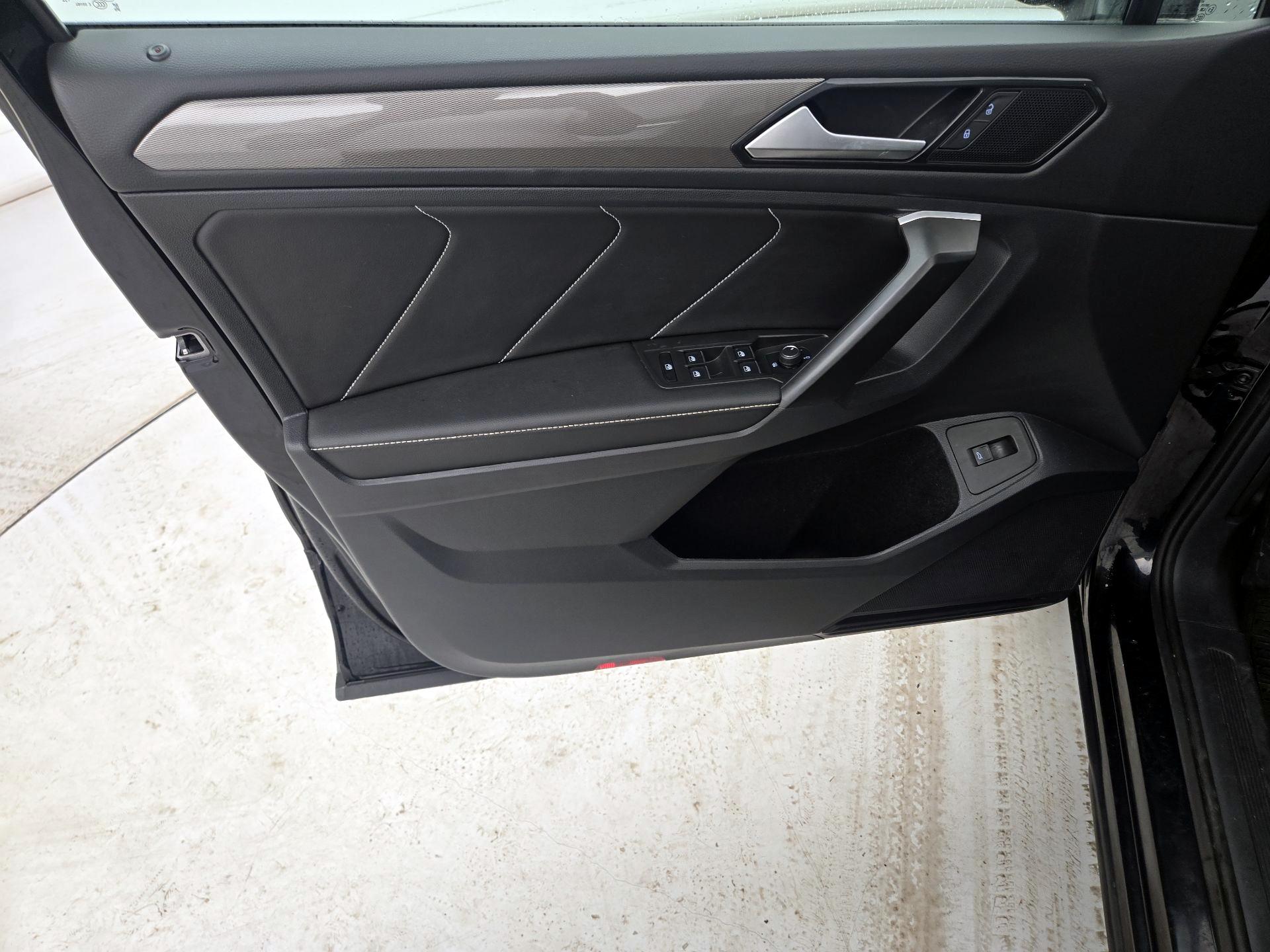 Thumbnail: 2024 Volkswagen Tiguan - 12