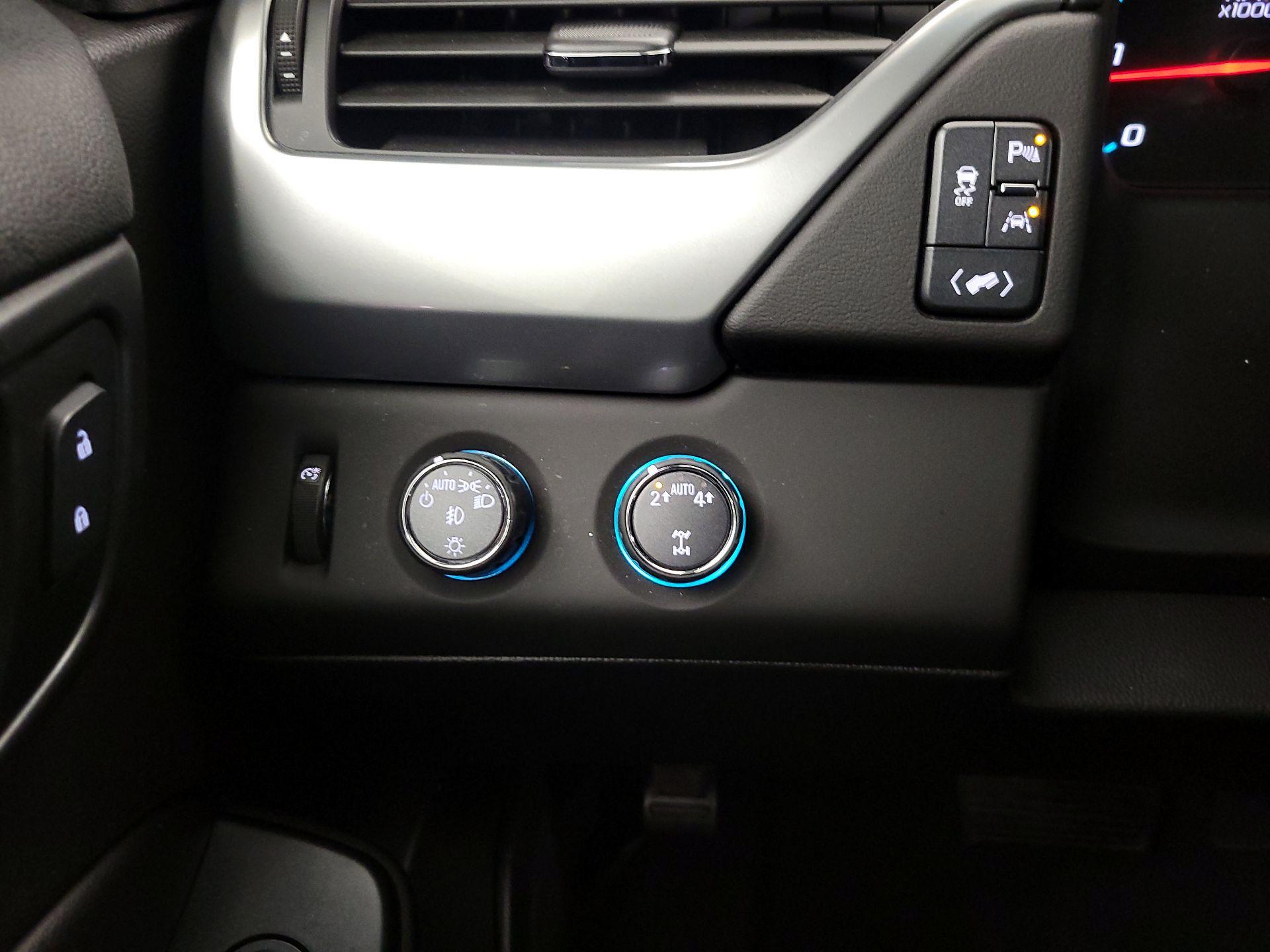 Thumbnail: 2017 Chevrolet Tahoe - 13