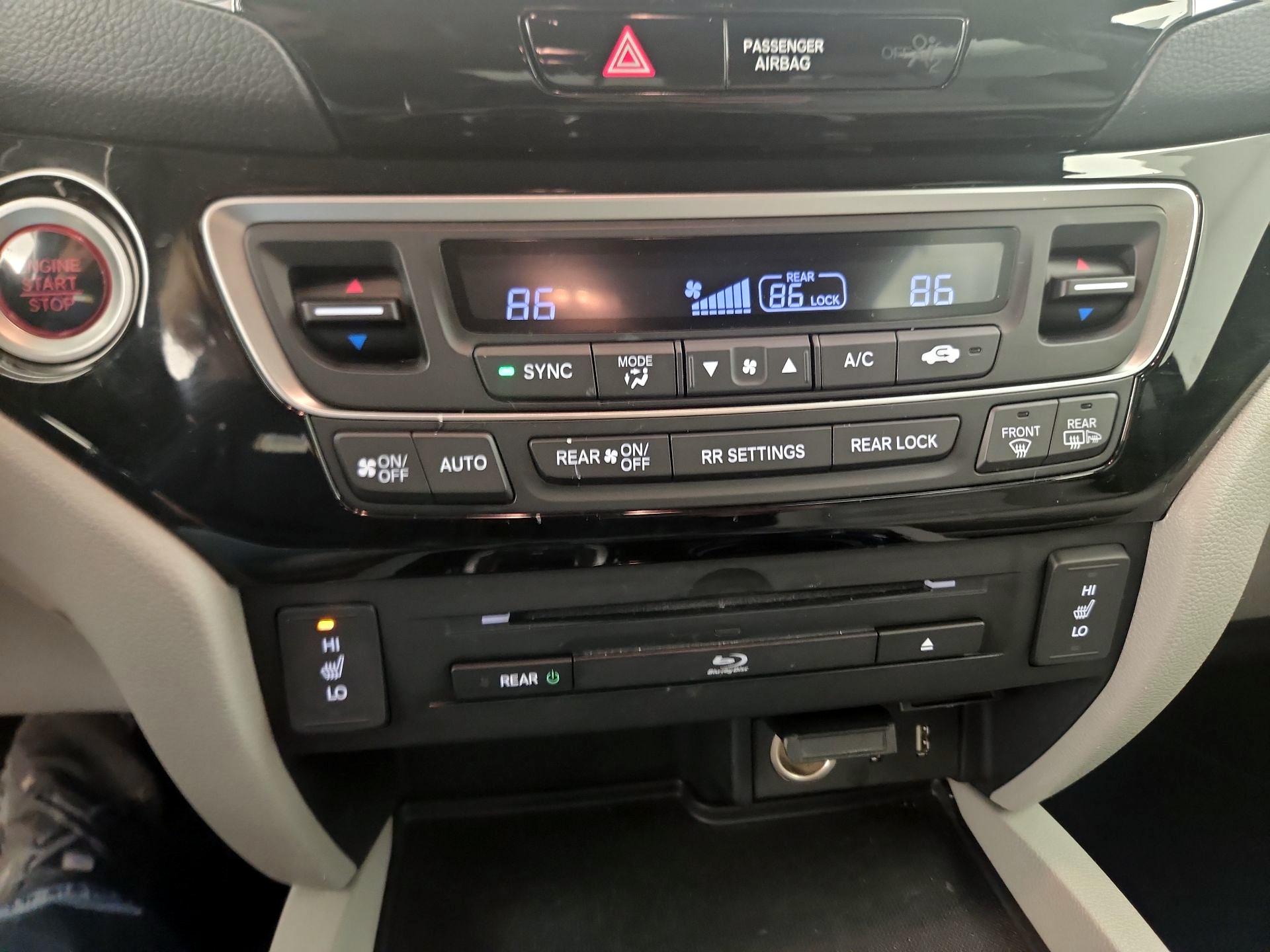 Thumbnail: 2016 Honda Pilot - 16