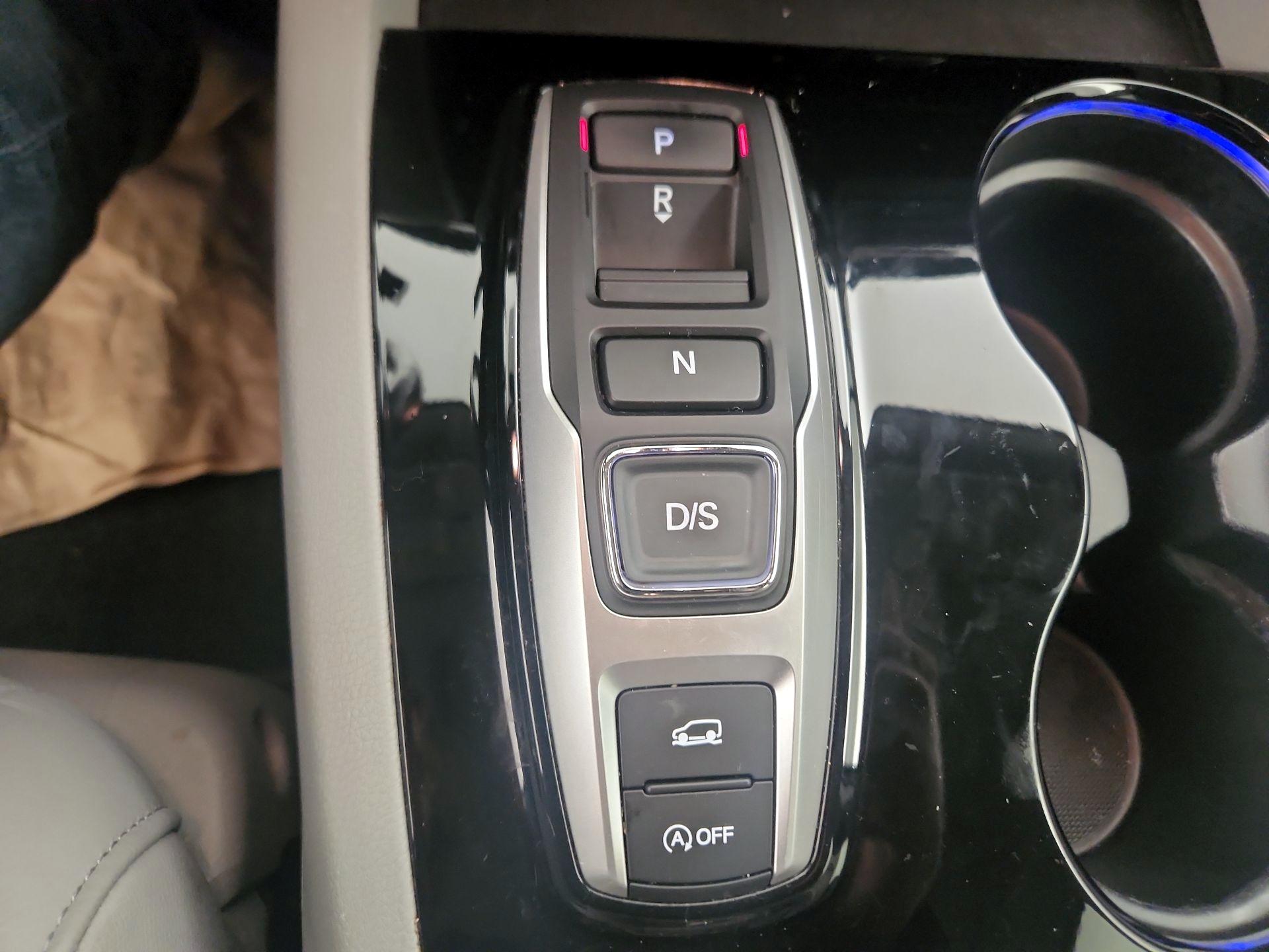 Thumbnail: 2016 Honda Pilot - 17