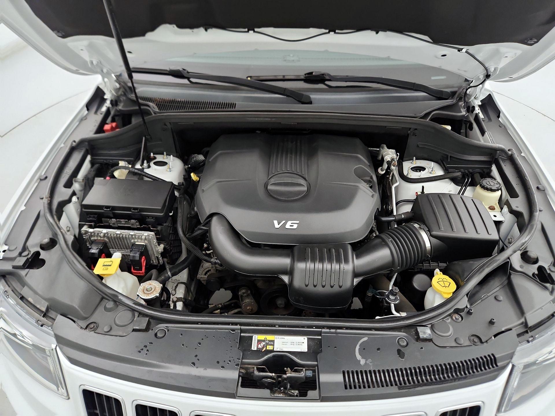 Thumbnail: 2014 Jeep Grand Cherokee - 20