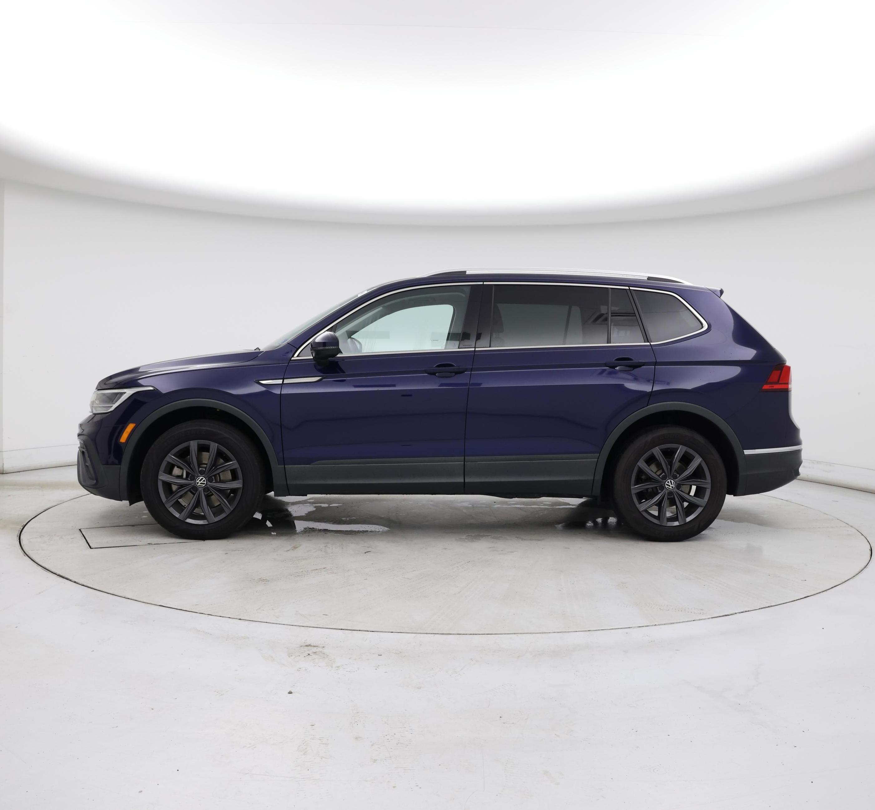 Thumbnail: 2022 Volkswagen Tiguan - 3