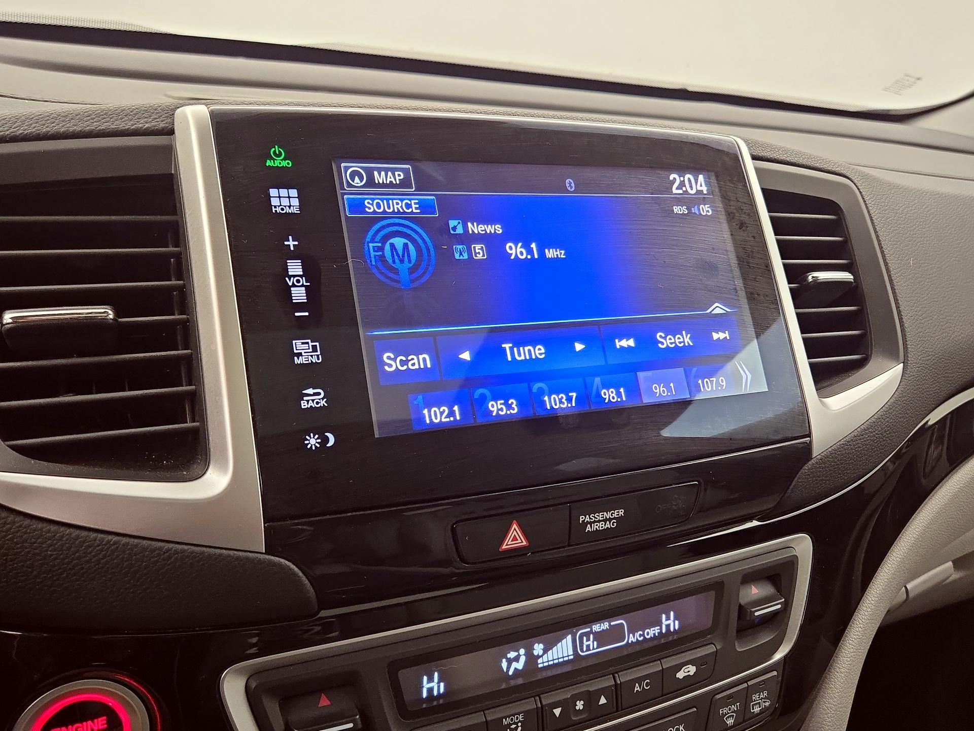 Thumbnail: 2016 Honda Pilot - 16