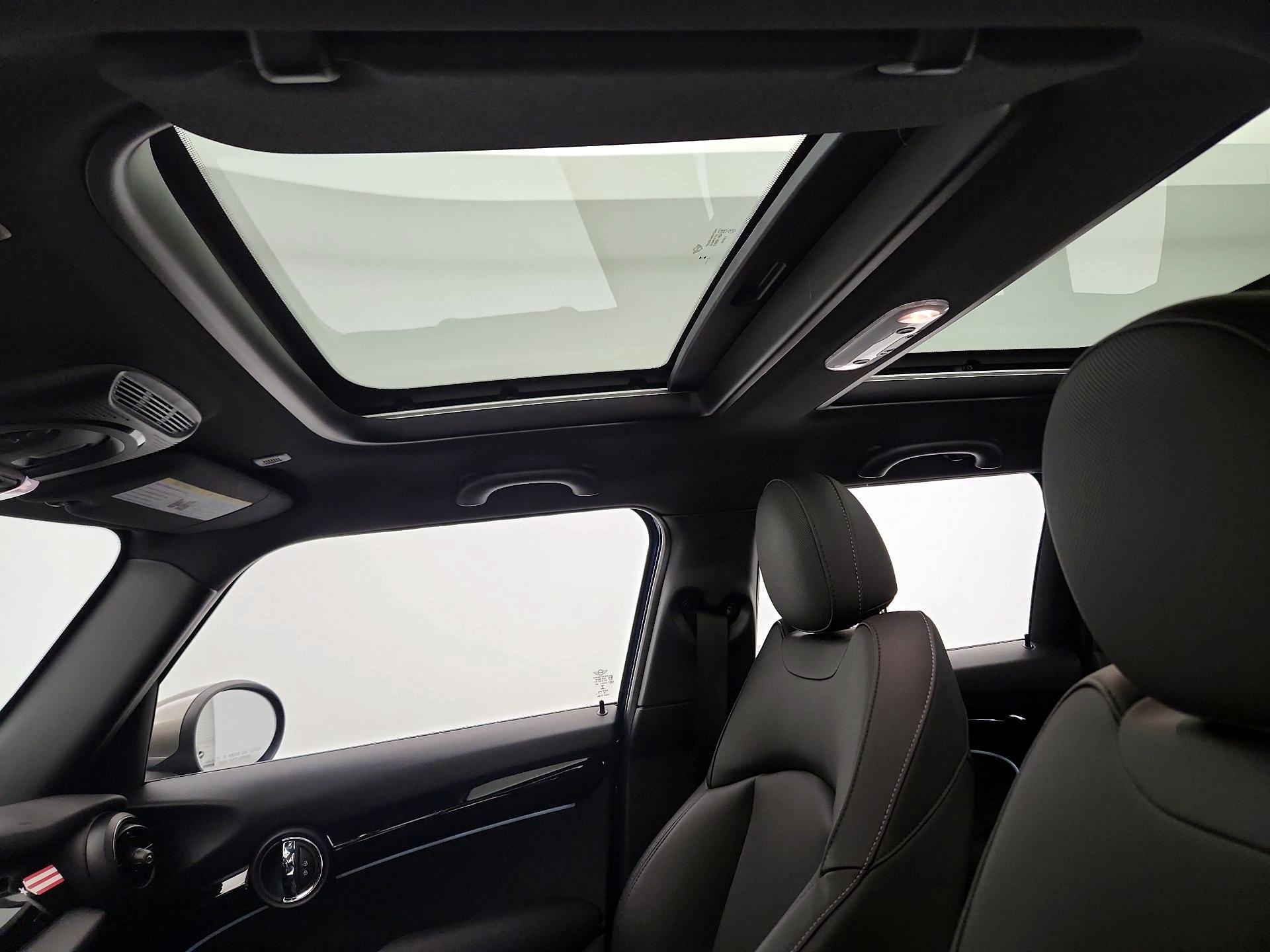 Thumbnail: 2023 MINI Cooper Hardtop - 20