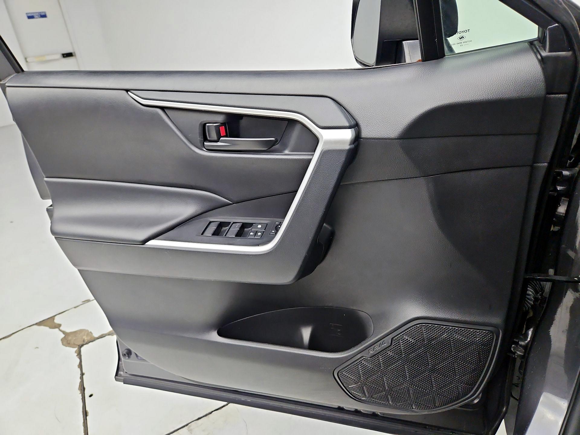 Thumbnail: 2023 Toyota RAV4 - 12