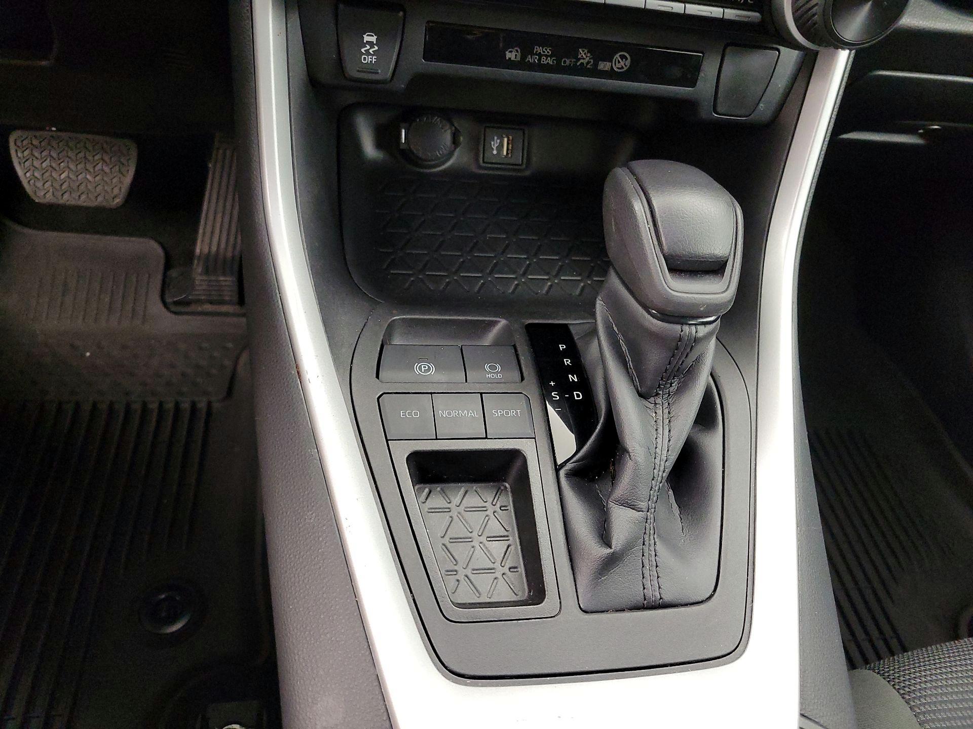 Thumbnail: 2023 Toyota RAV4 - 17