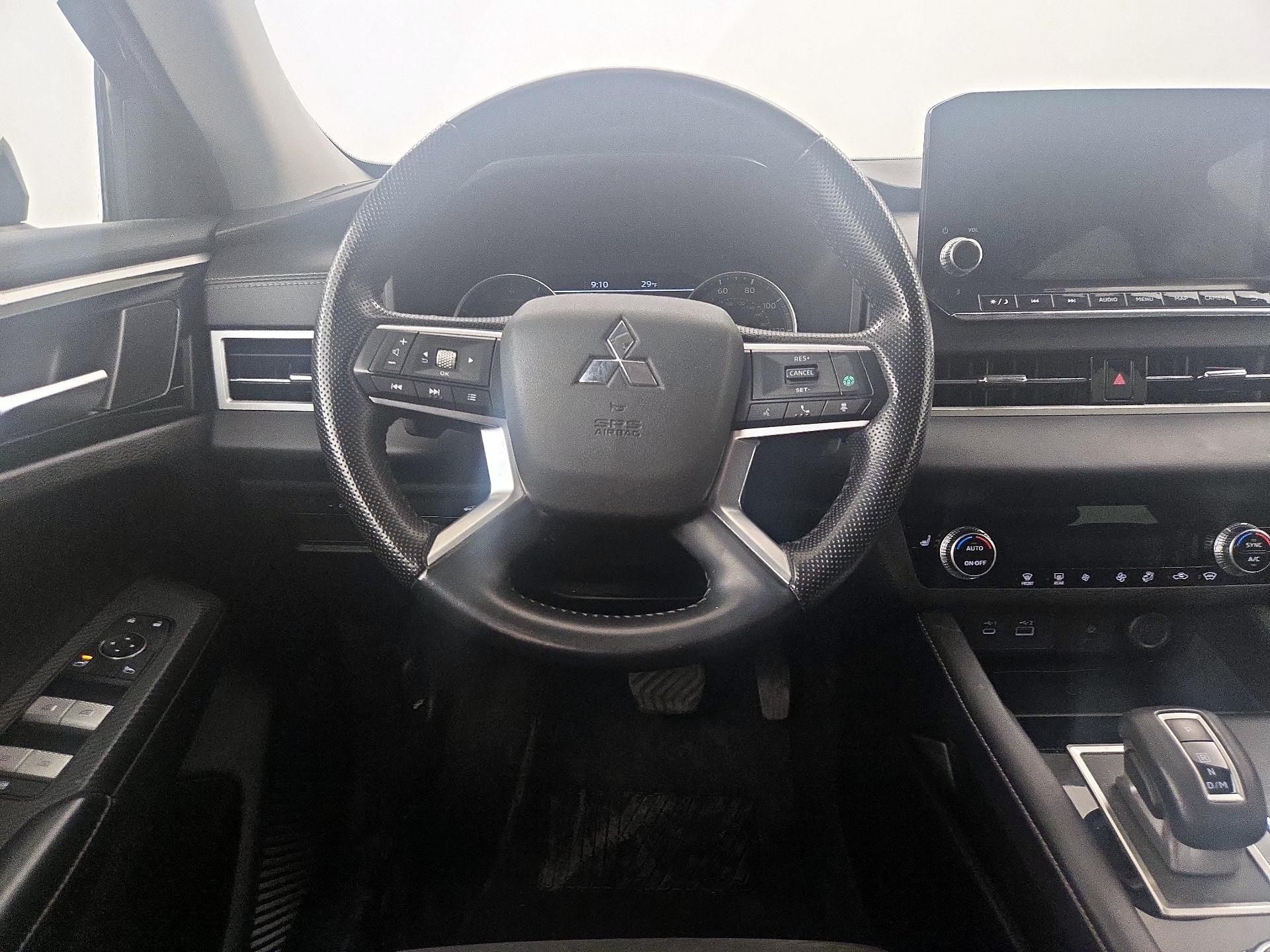 Thumbnail: 2022 Mitsubishi Outlander - 10