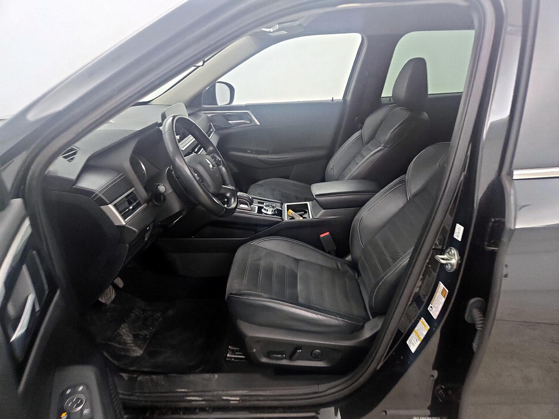 Thumbnail: 2022 Mitsubishi Outlander - 11