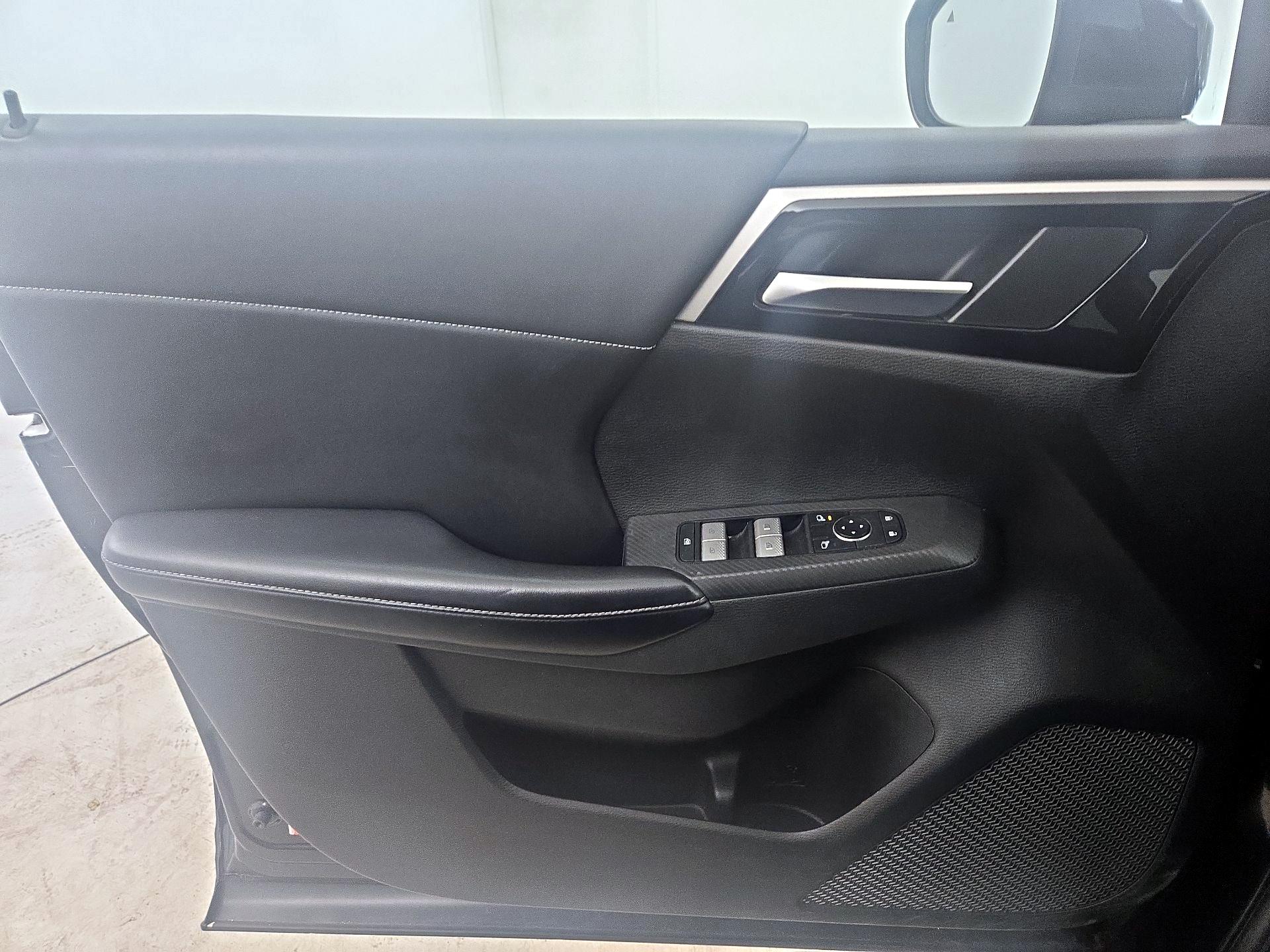 Thumbnail: 2022 Mitsubishi Outlander - 12