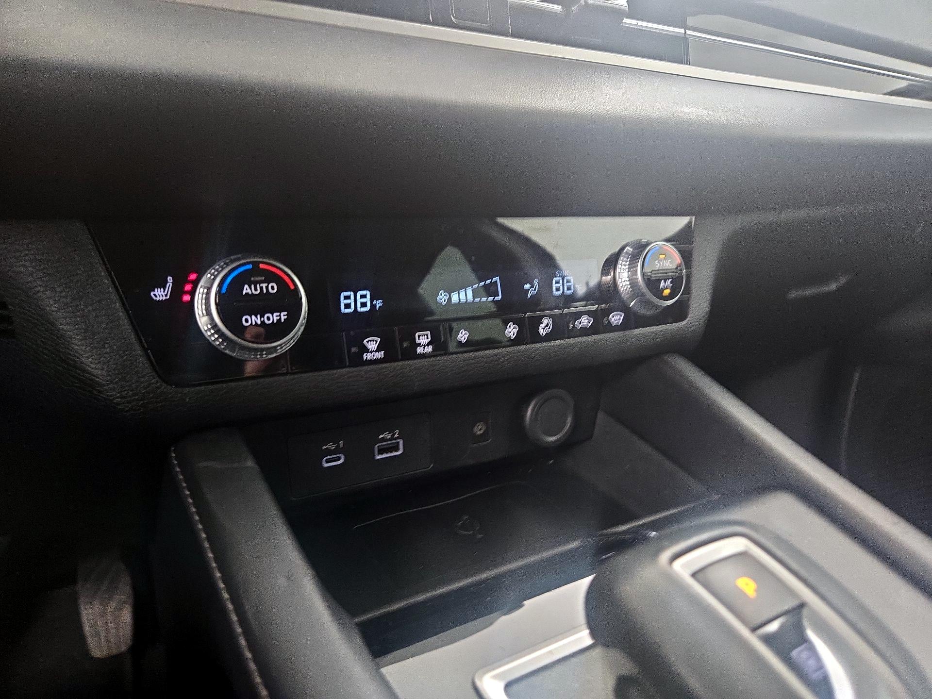 Thumbnail: 2022 Mitsubishi Outlander - 16