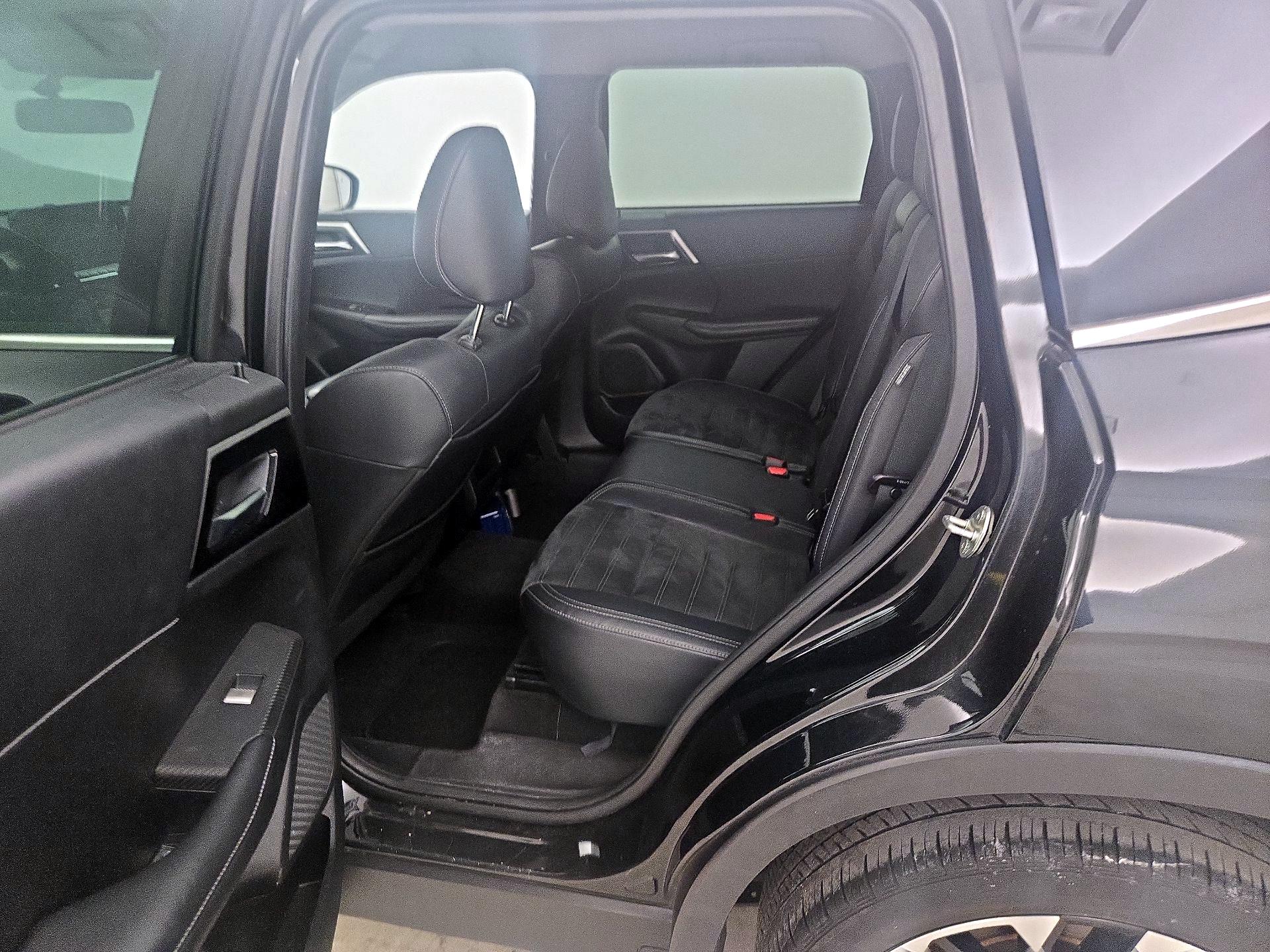 Thumbnail: 2022 Mitsubishi Outlander - 19