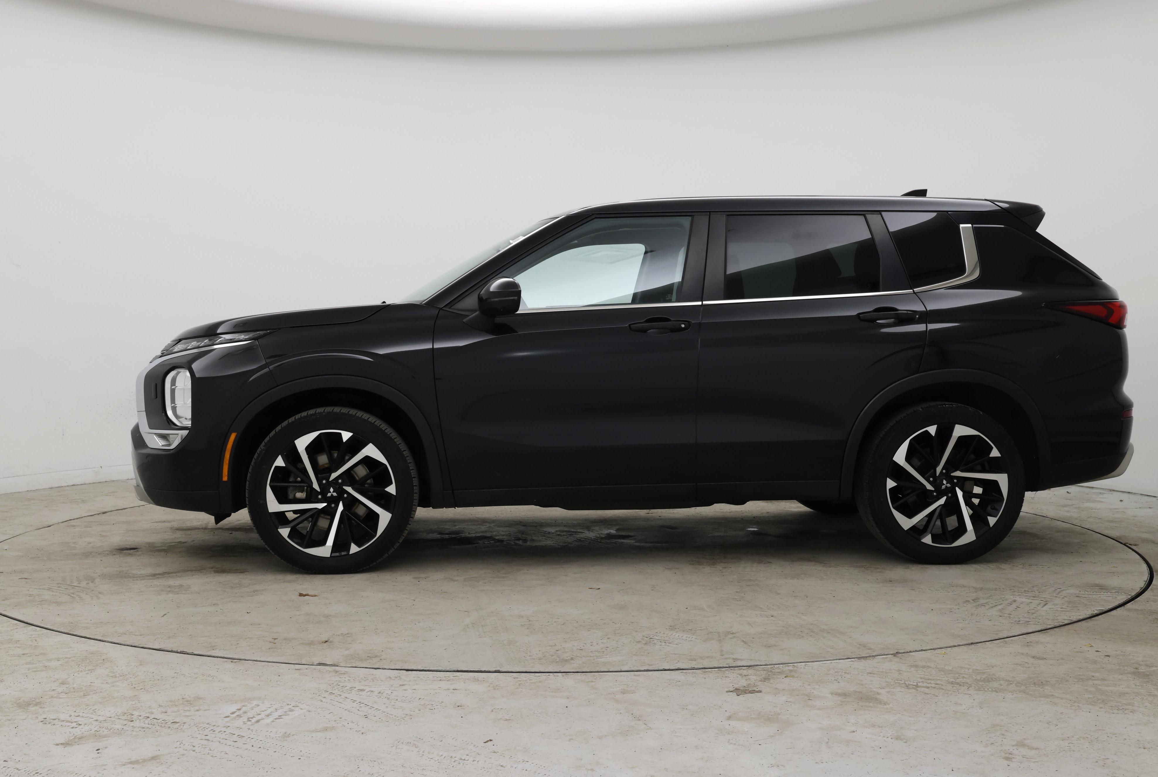 Thumbnail: 2022 Mitsubishi Outlander - 3