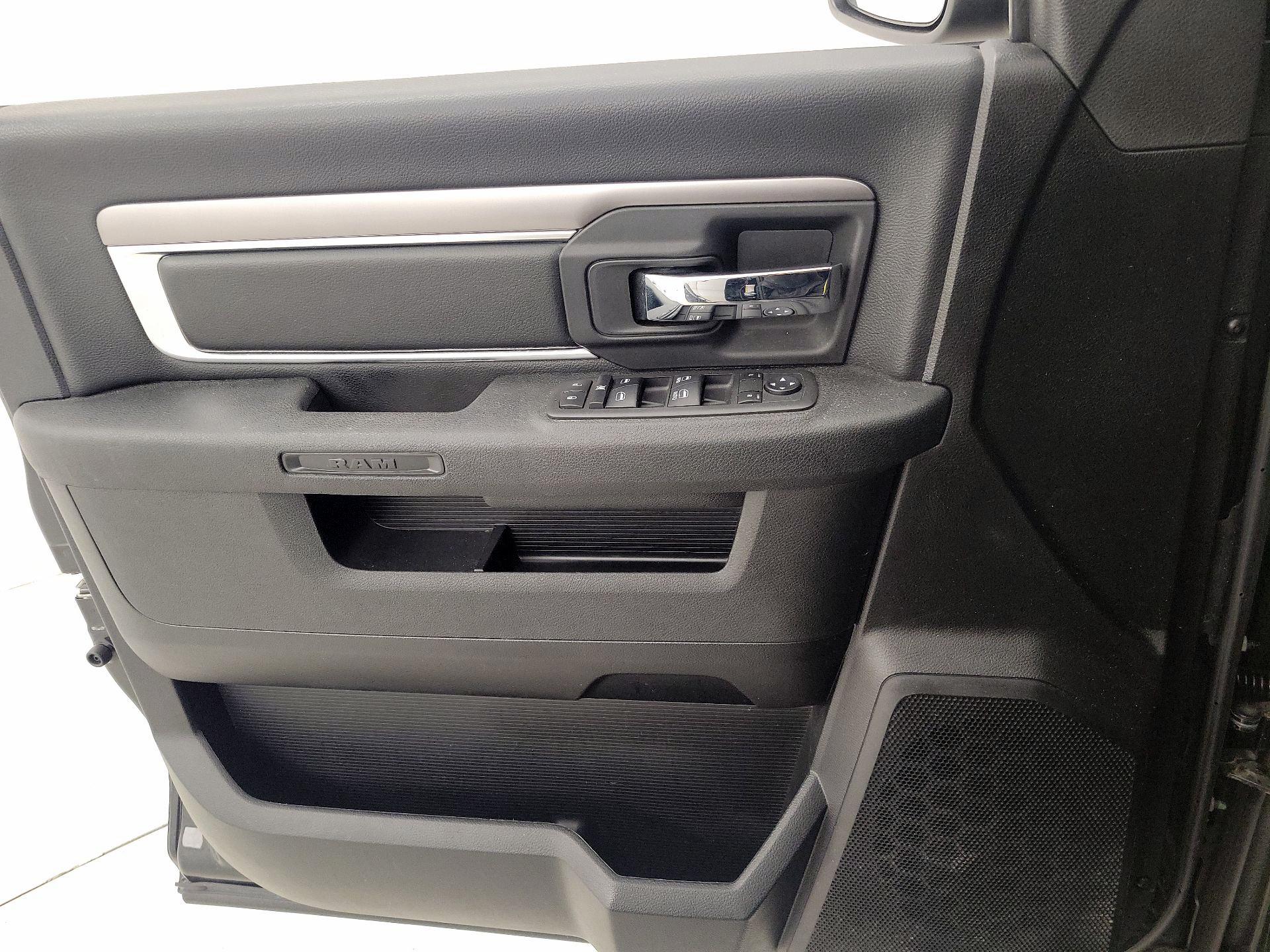 Thumbnail: 2022 RAM 1500 Classic - 12
