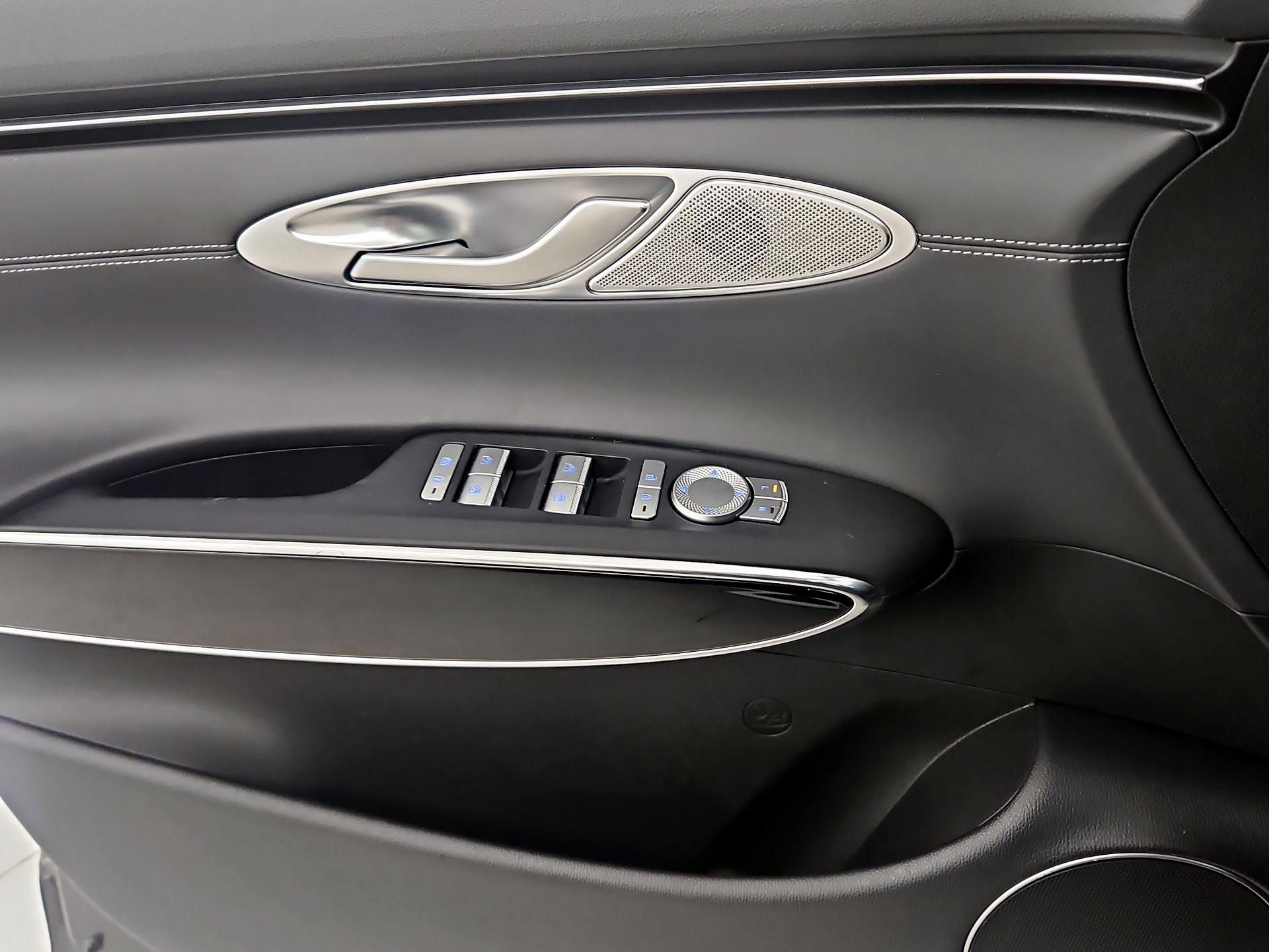 Thumbnail: 2025 Genesis GV70 - 12