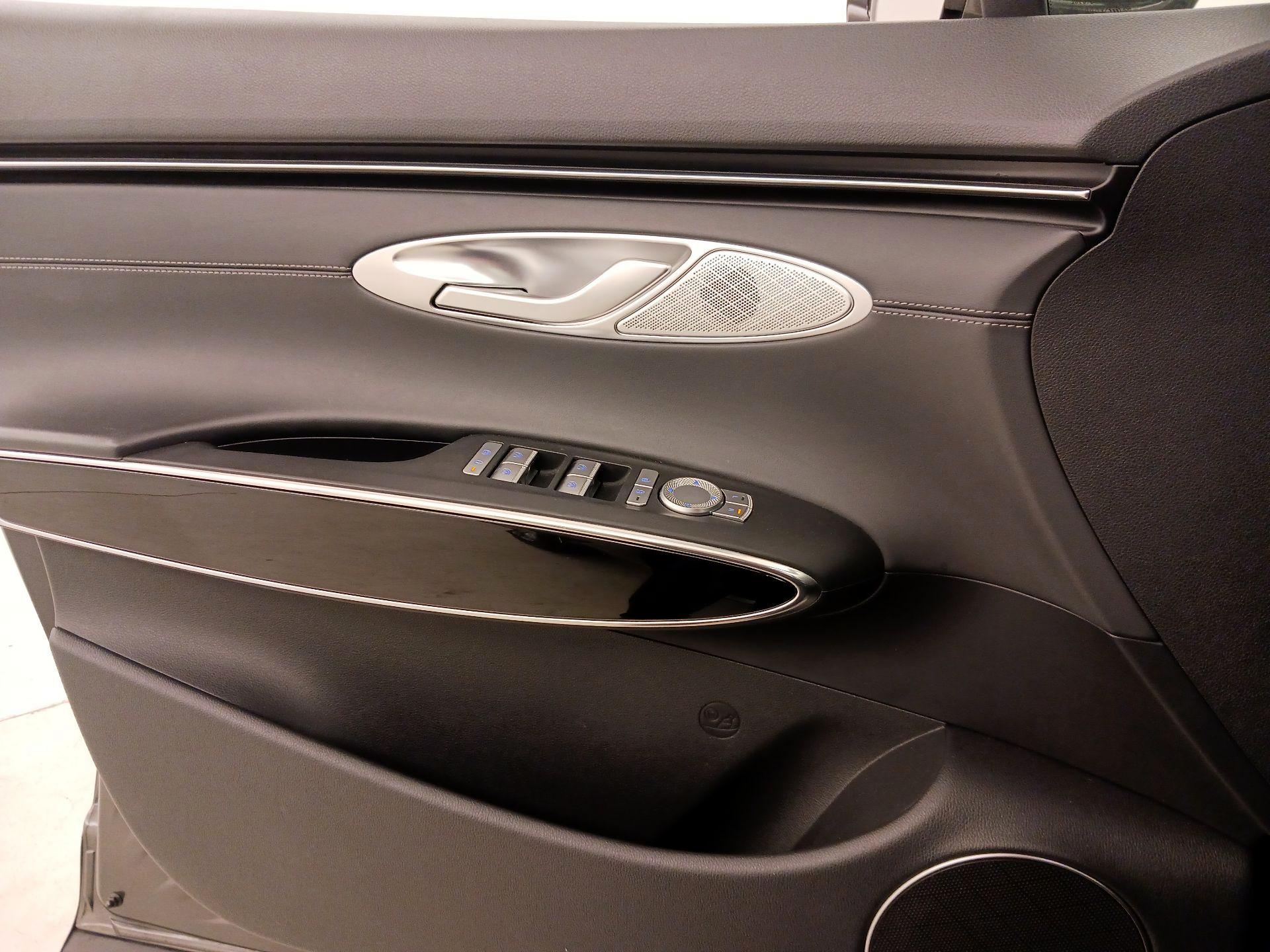 Thumbnail: 2025 Genesis GV70 - 12