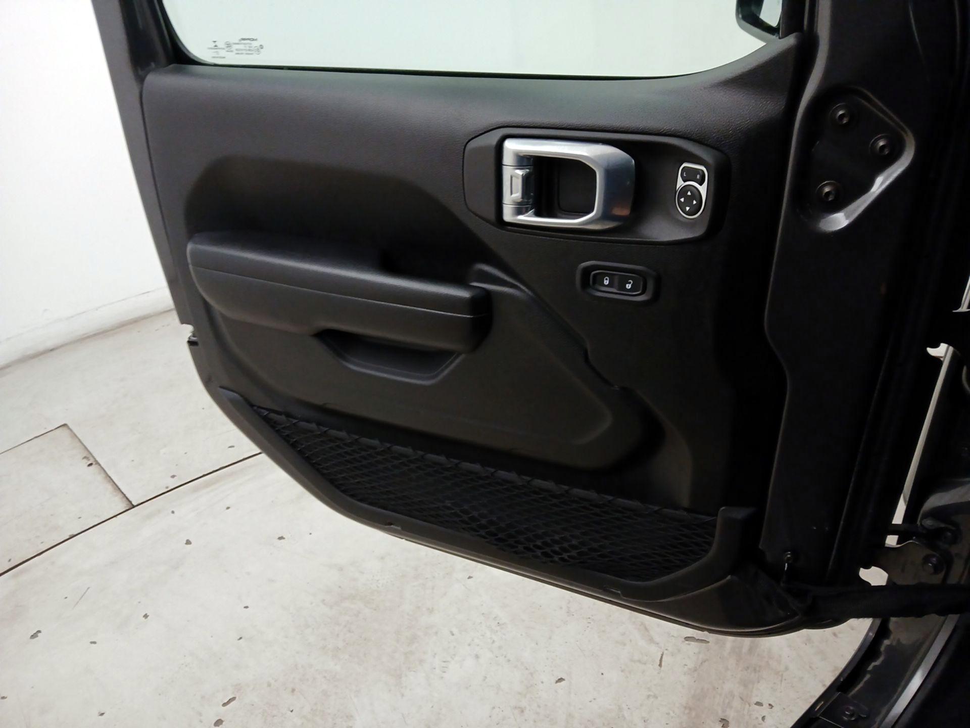 Thumbnail: 2021 Jeep Gladiator - 12