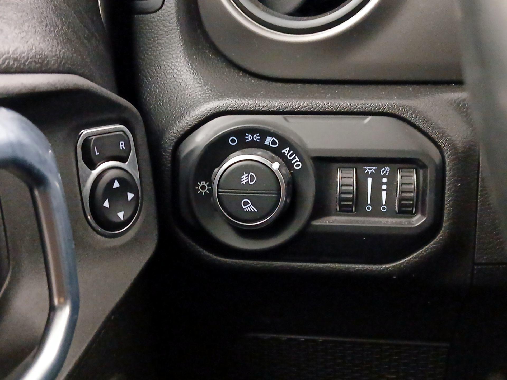 Thumbnail: 2021 Jeep Gladiator - 13