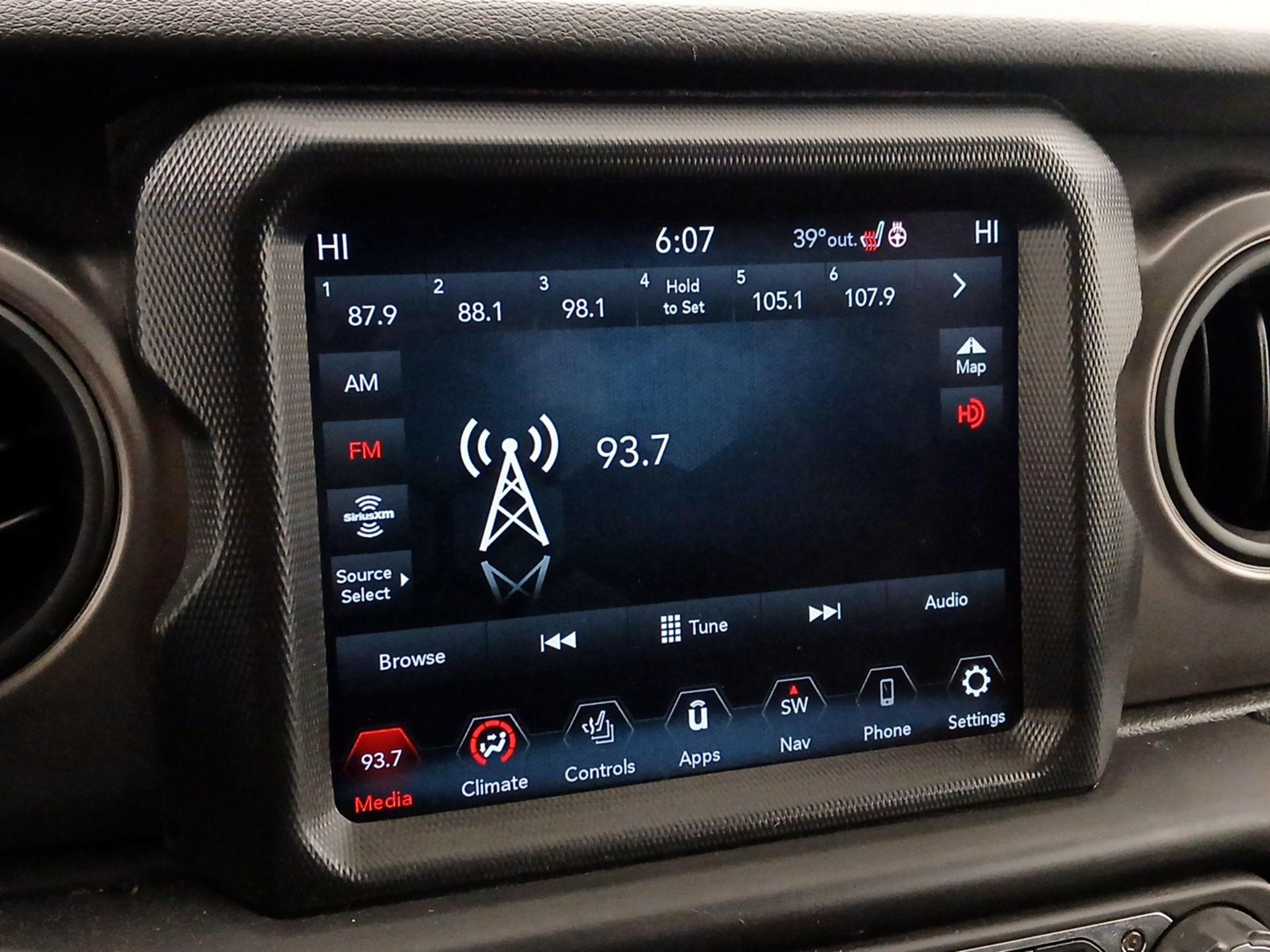 Thumbnail: 2021 Jeep Gladiator - 16