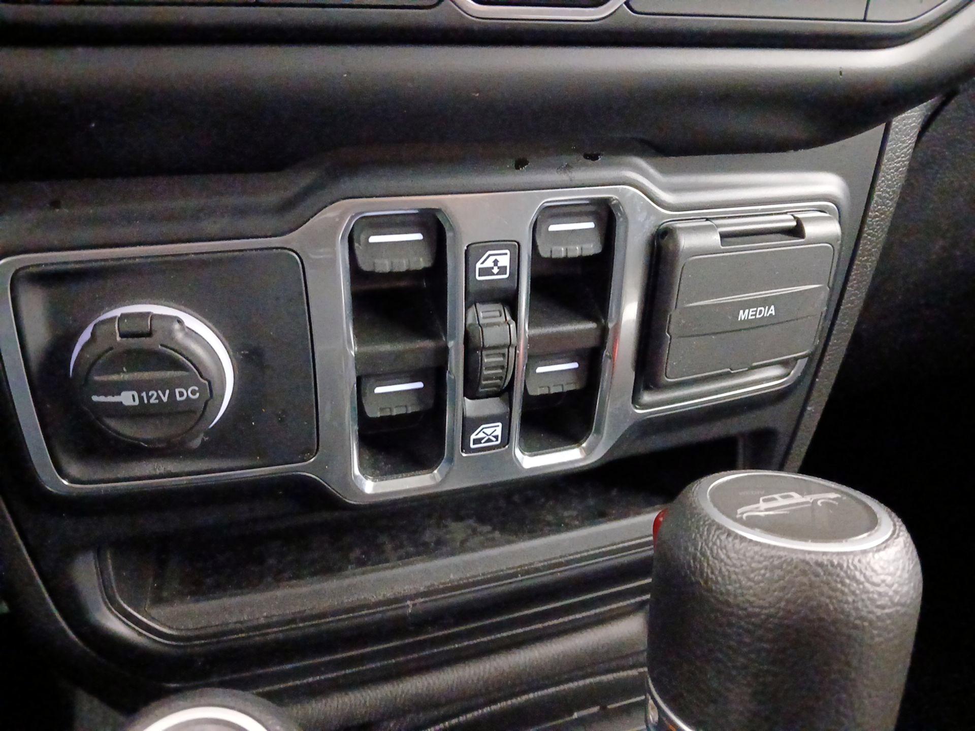 Thumbnail: 2021 Jeep Gladiator - 19