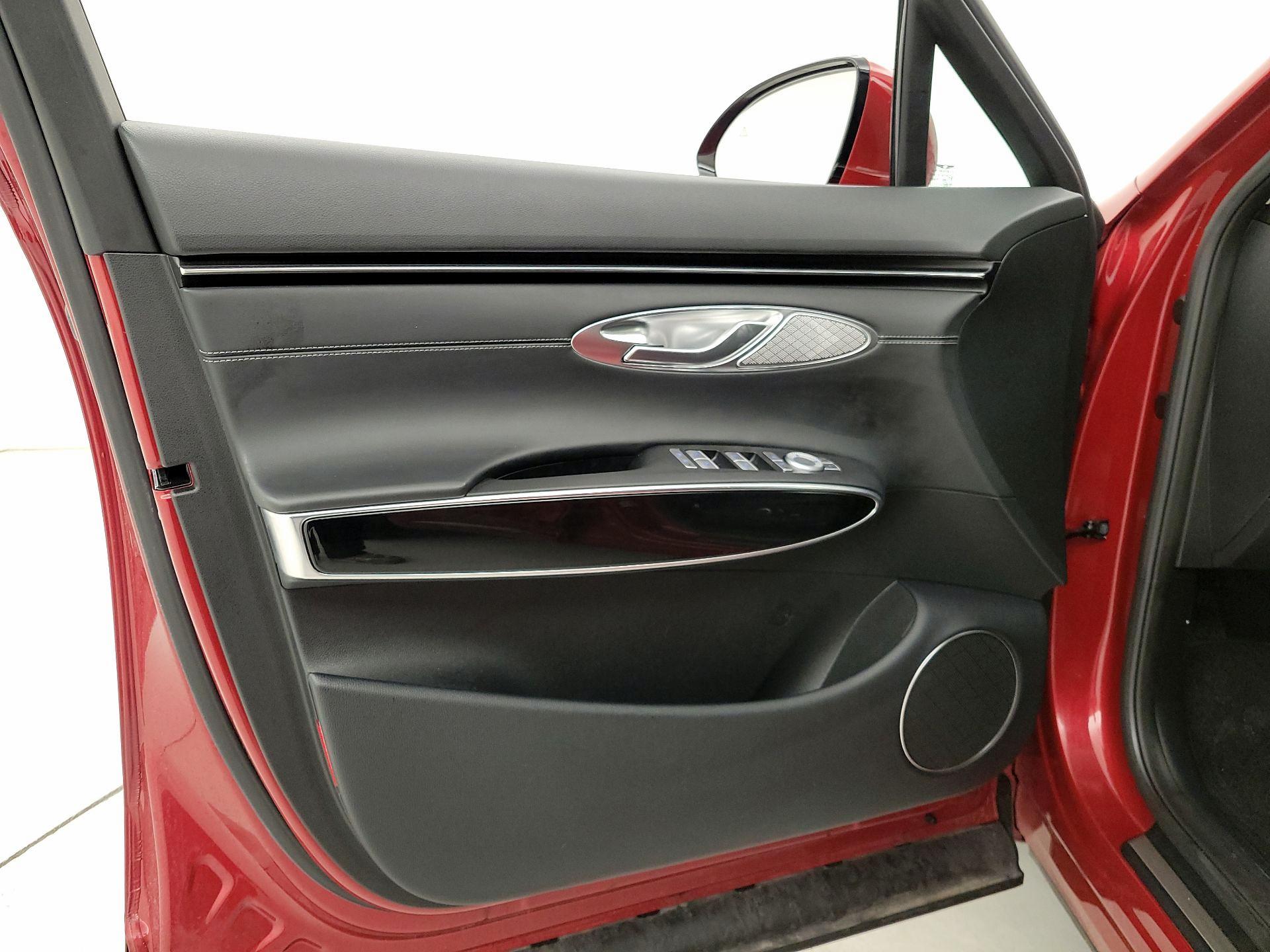 Thumbnail: 2025 Genesis GV70 - 12